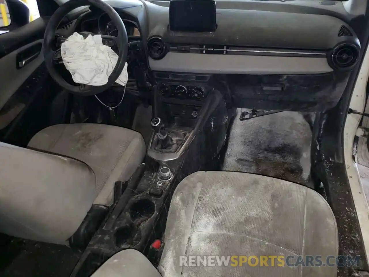 9 Photograph of a damaged car 3MYDLBYV4KY515551 TOYOTA YARIS 2019