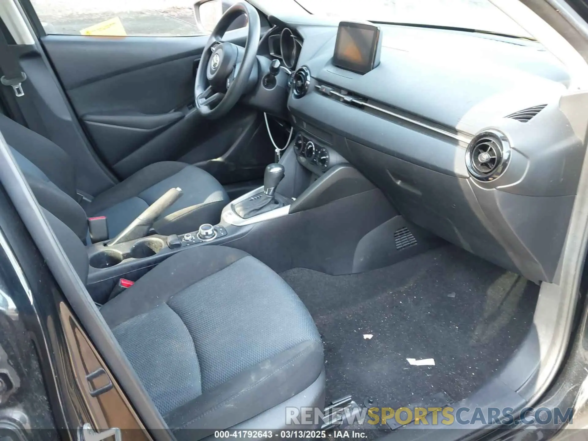 5 Photograph of a damaged car 3MYDLBYV4KY516277 TOYOTA YARIS 2019