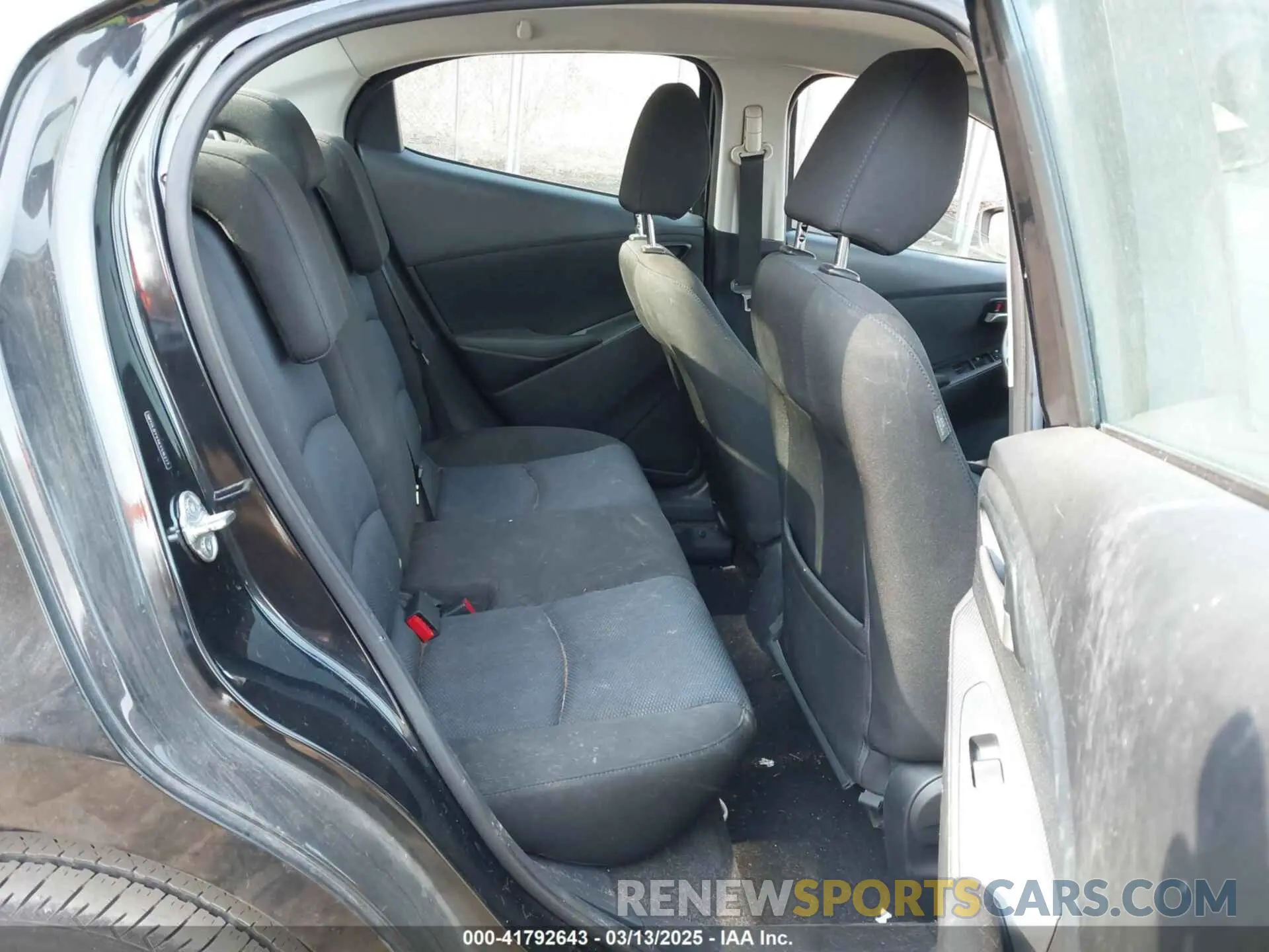 8 Photograph of a damaged car 3MYDLBYV4KY516277 TOYOTA YARIS 2019