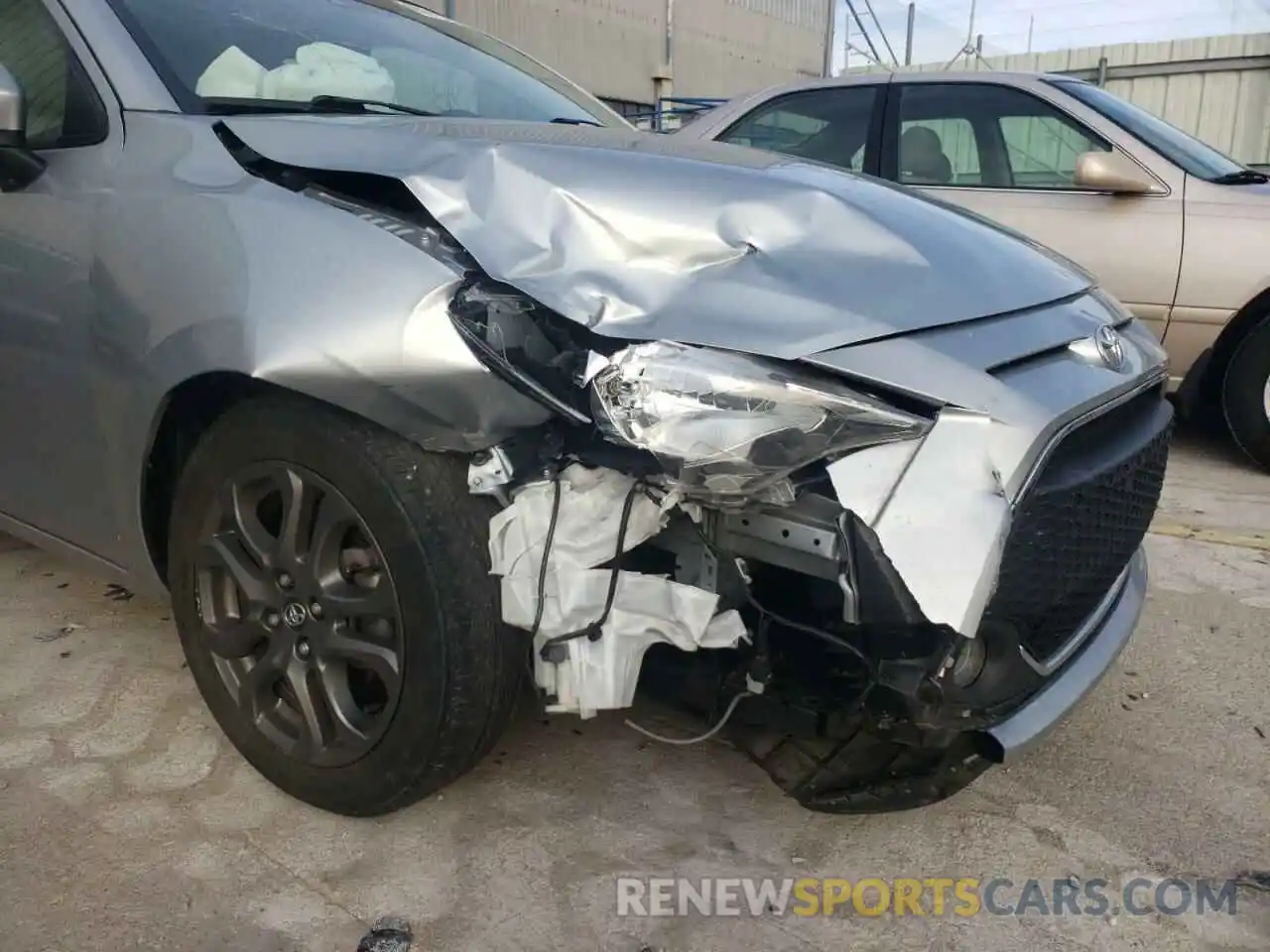 9 Photograph of a damaged car 3MYDLBYV4KY516604 TOYOTA YARIS 2019