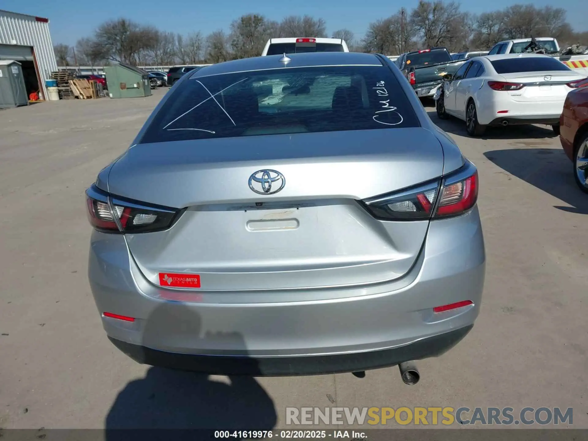 16 Photograph of a damaged car 3MYDLBYV4KY522046 TOYOTA YARIS 2019