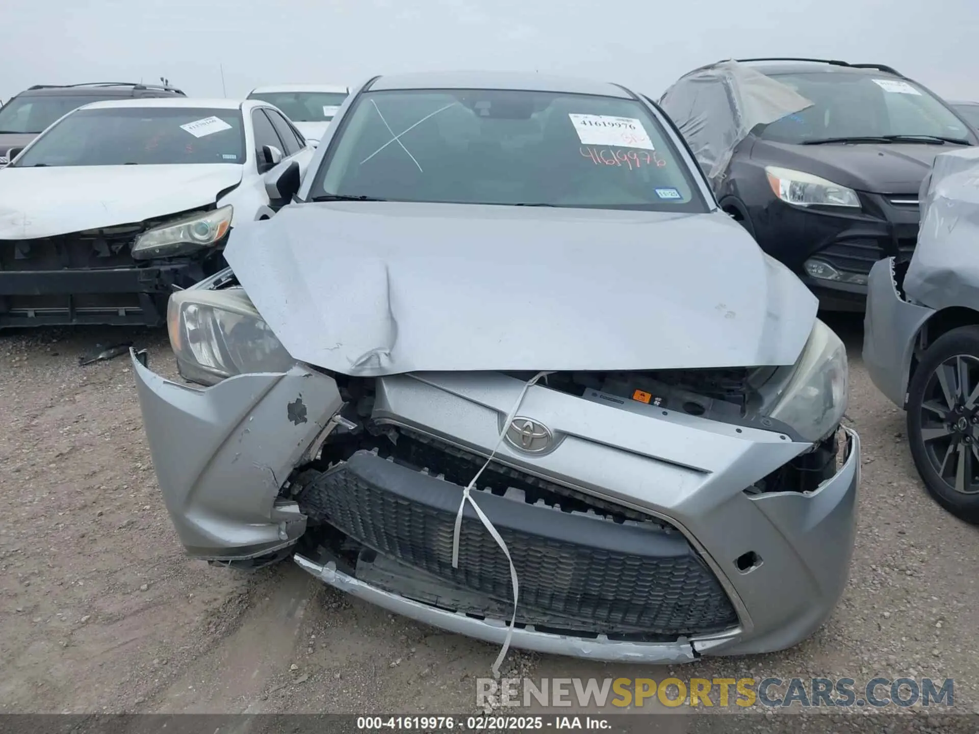 17 Photograph of a damaged car 3MYDLBYV4KY522046 TOYOTA YARIS 2019