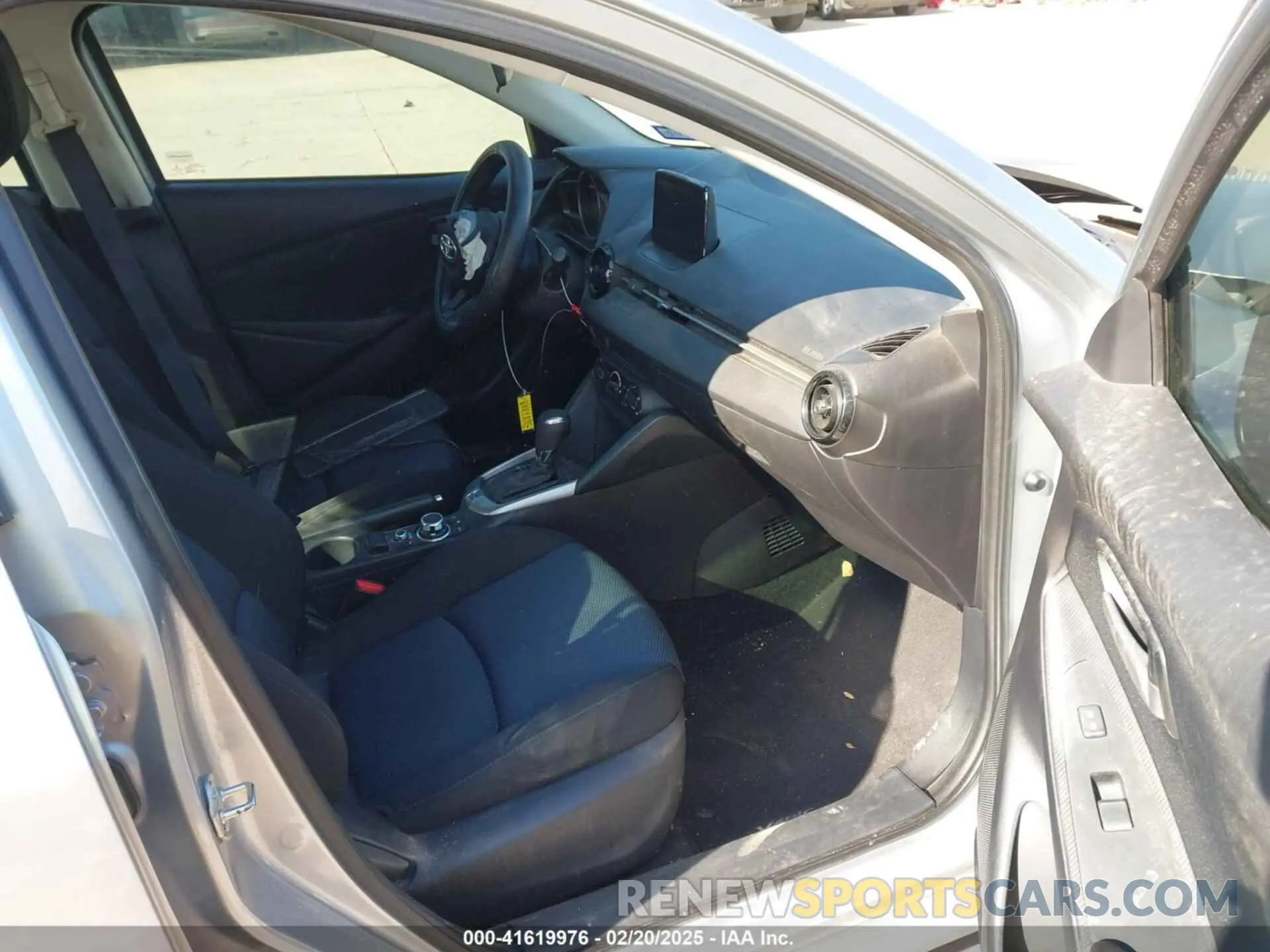 5 Photograph of a damaged car 3MYDLBYV4KY522046 TOYOTA YARIS 2019