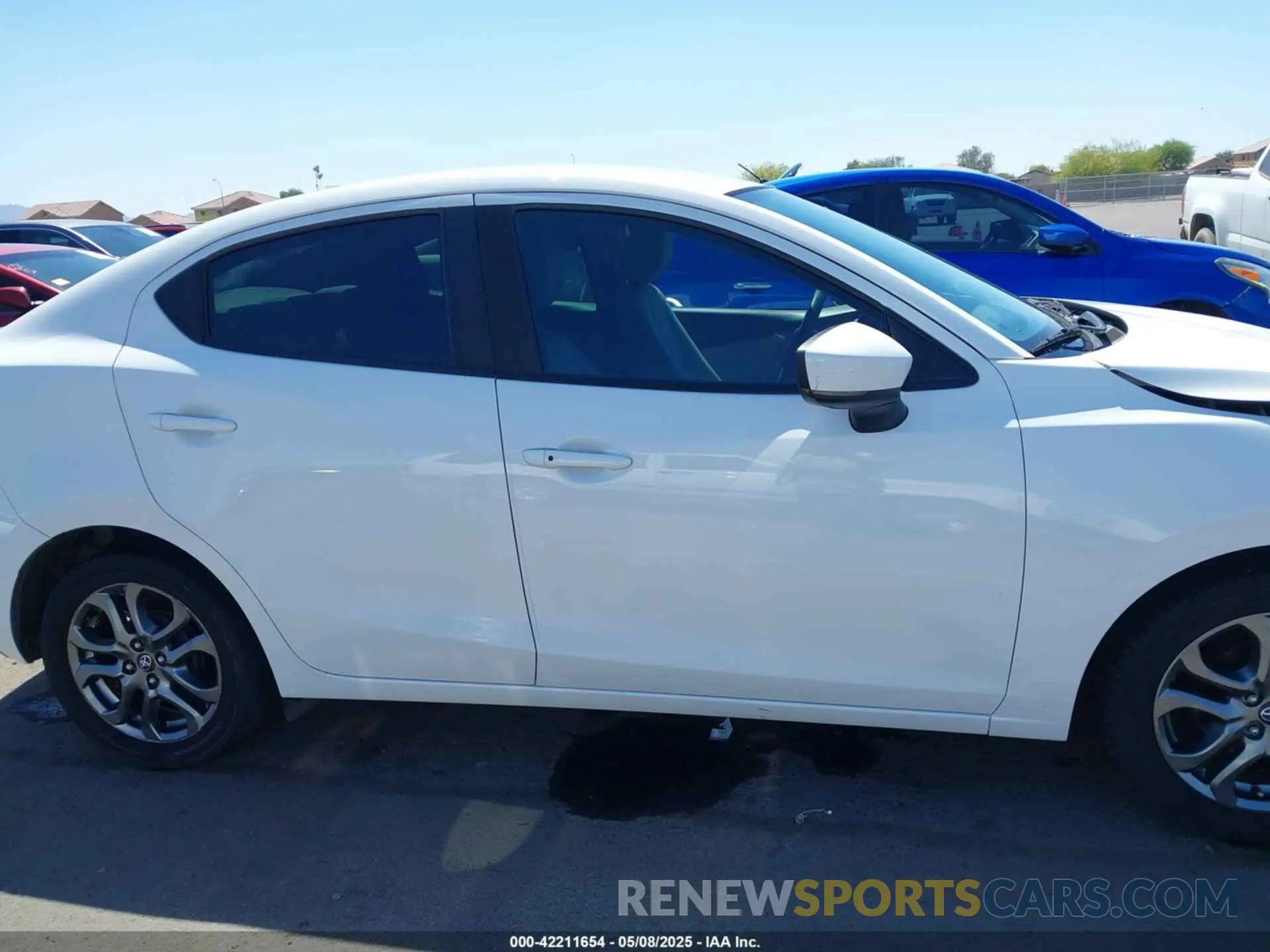 14 Photograph of a damaged car 3MYDLBYV4KY523780 TOYOTA YARIS 2019
