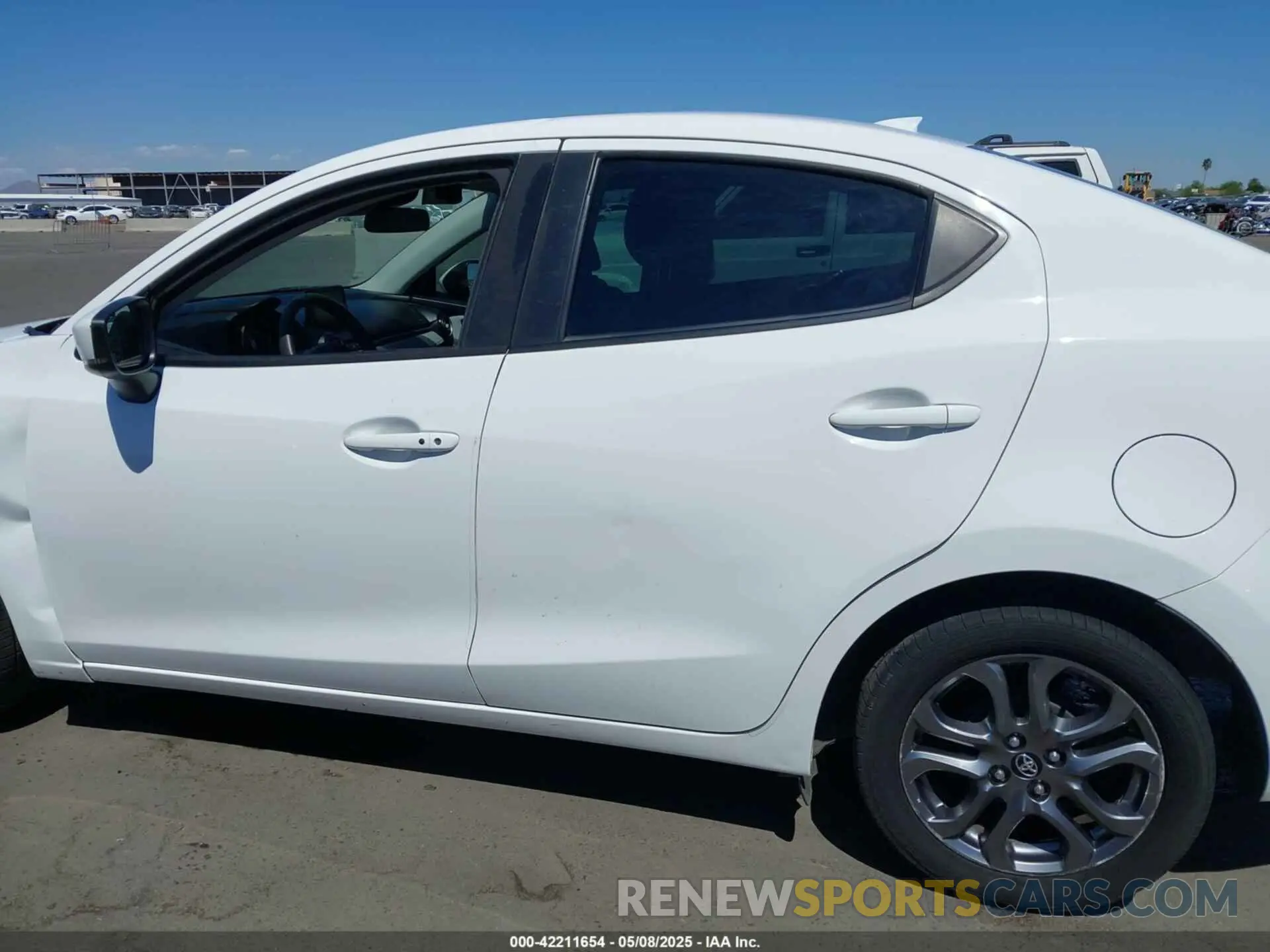 15 Photograph of a damaged car 3MYDLBYV4KY523780 TOYOTA YARIS 2019