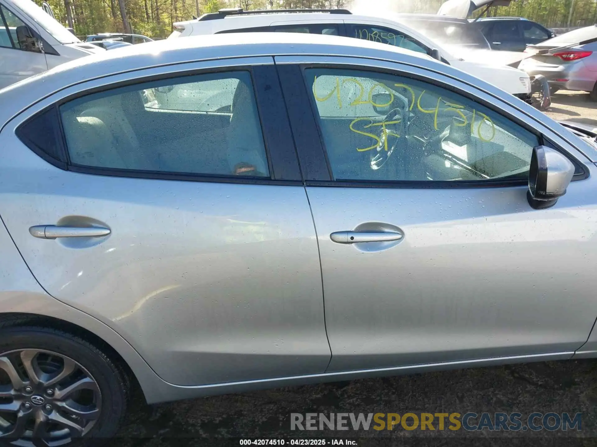 14 Photograph of a damaged car 3MYDLBYV5KY502386 TOYOTA YARIS 2019