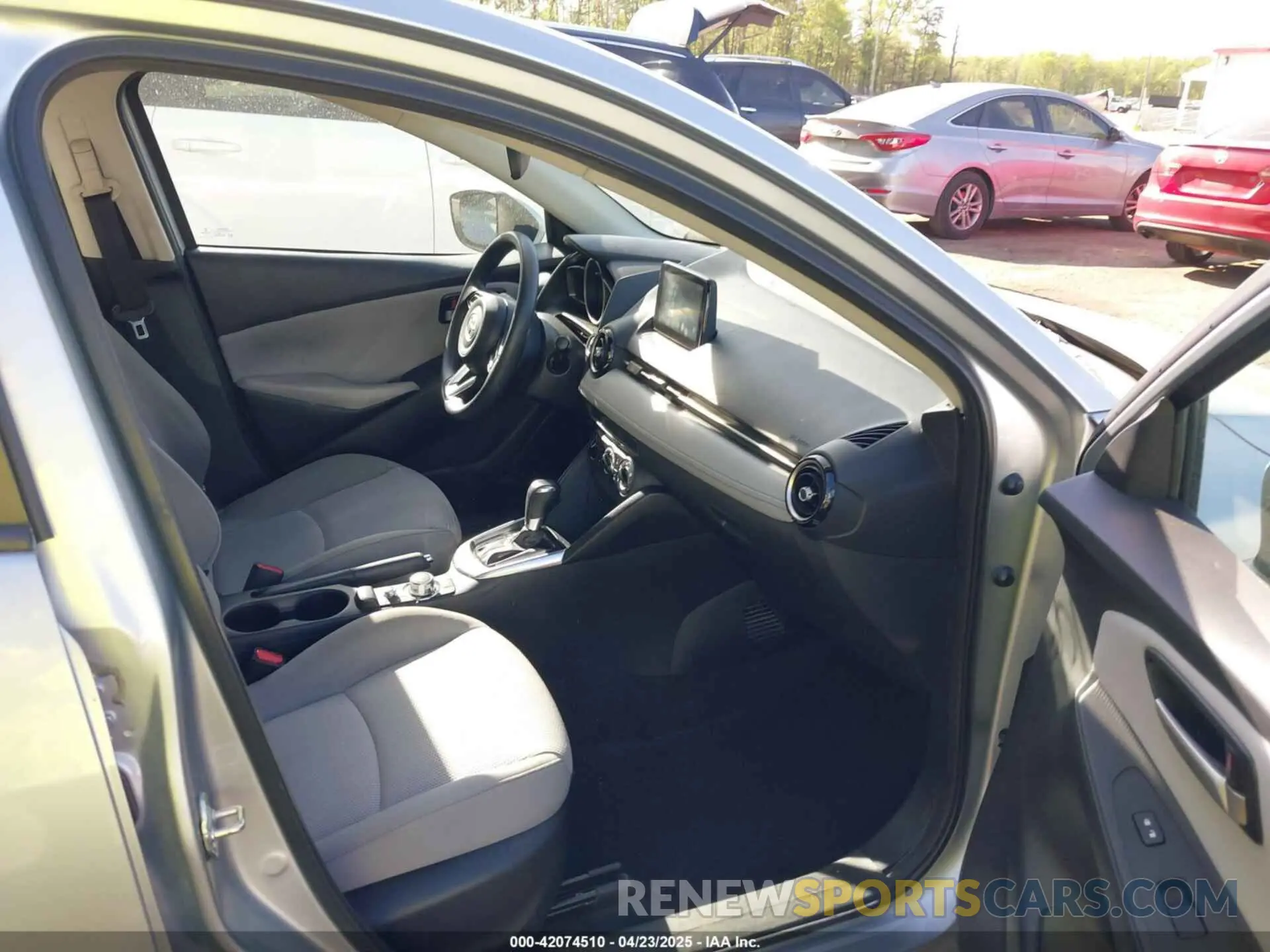 5 Photograph of a damaged car 3MYDLBYV5KY502386 TOYOTA YARIS 2019