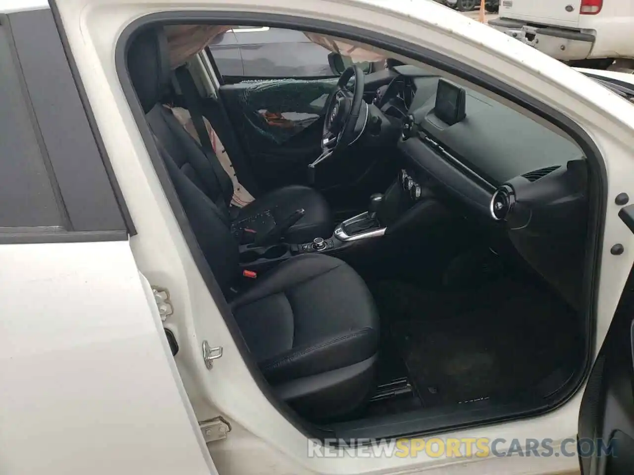 5 Photograph of a damaged car 3MYDLBYV5KY510472 TOYOTA YARIS 2019