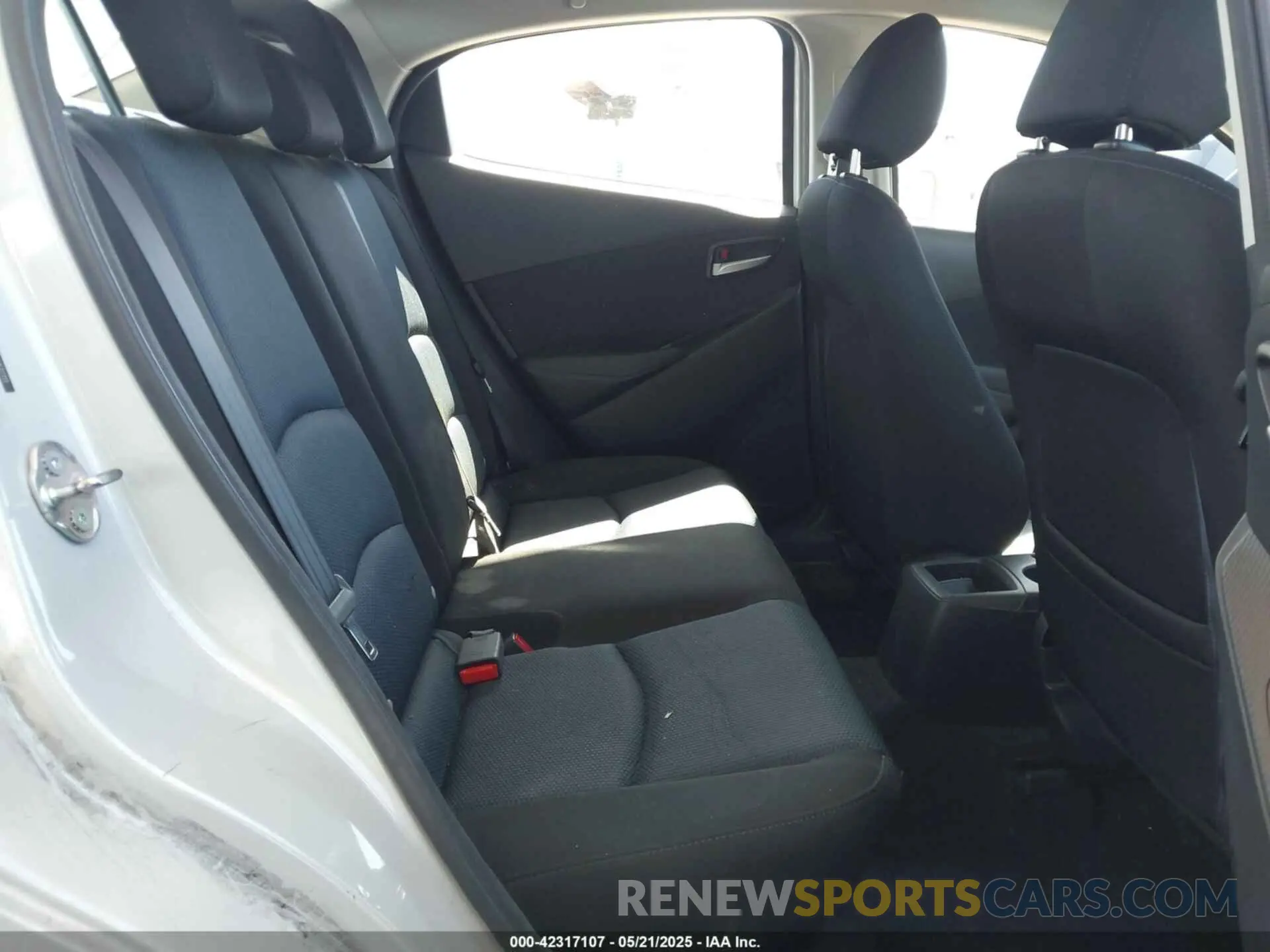 8 Photograph of a damaged car 3MYDLBYV5KY512111 TOYOTA YARIS 2019