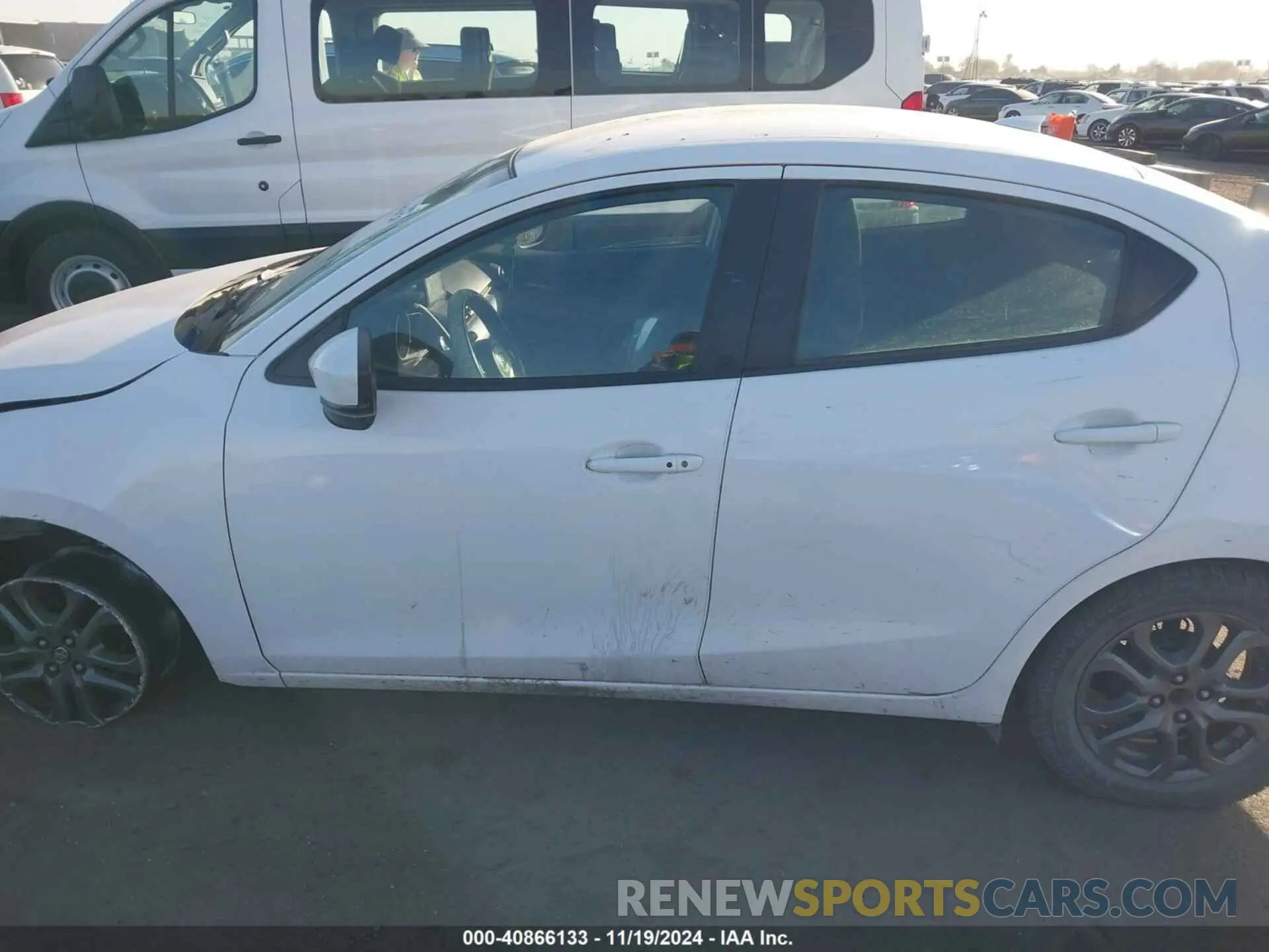 14 Photograph of a damaged car 3MYDLBYV5KY514294 TOYOTA YARIS 2019