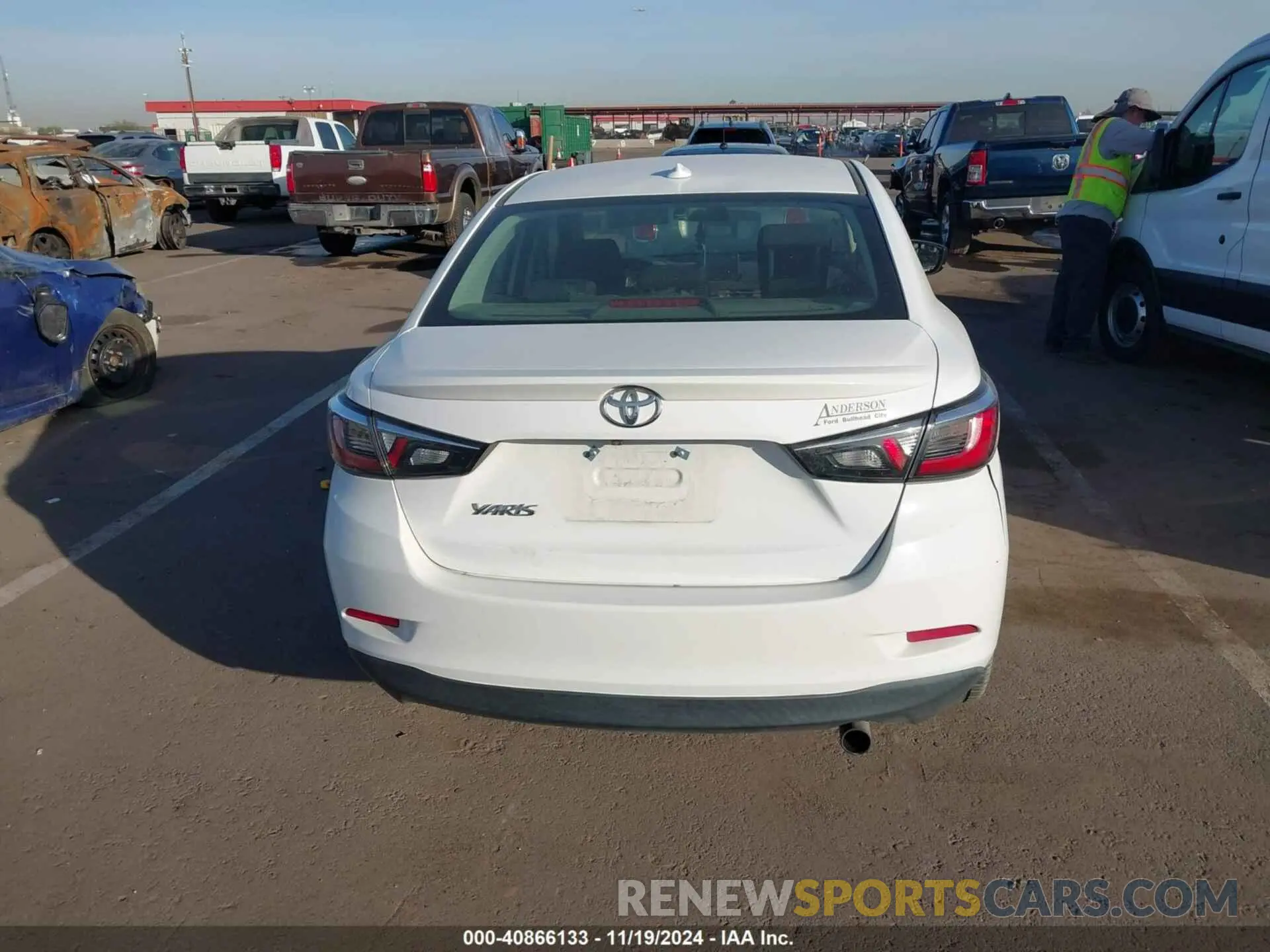 16 Photograph of a damaged car 3MYDLBYV5KY514294 TOYOTA YARIS 2019