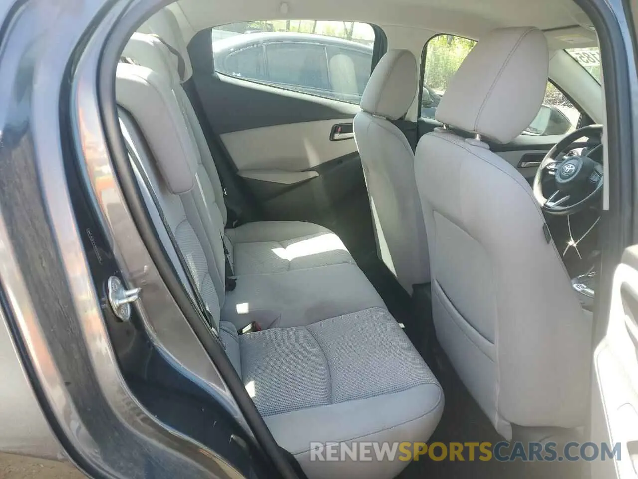 10 Photograph of a damaged car 3MYDLBYV5KY515915 TOYOTA YARIS 2019
