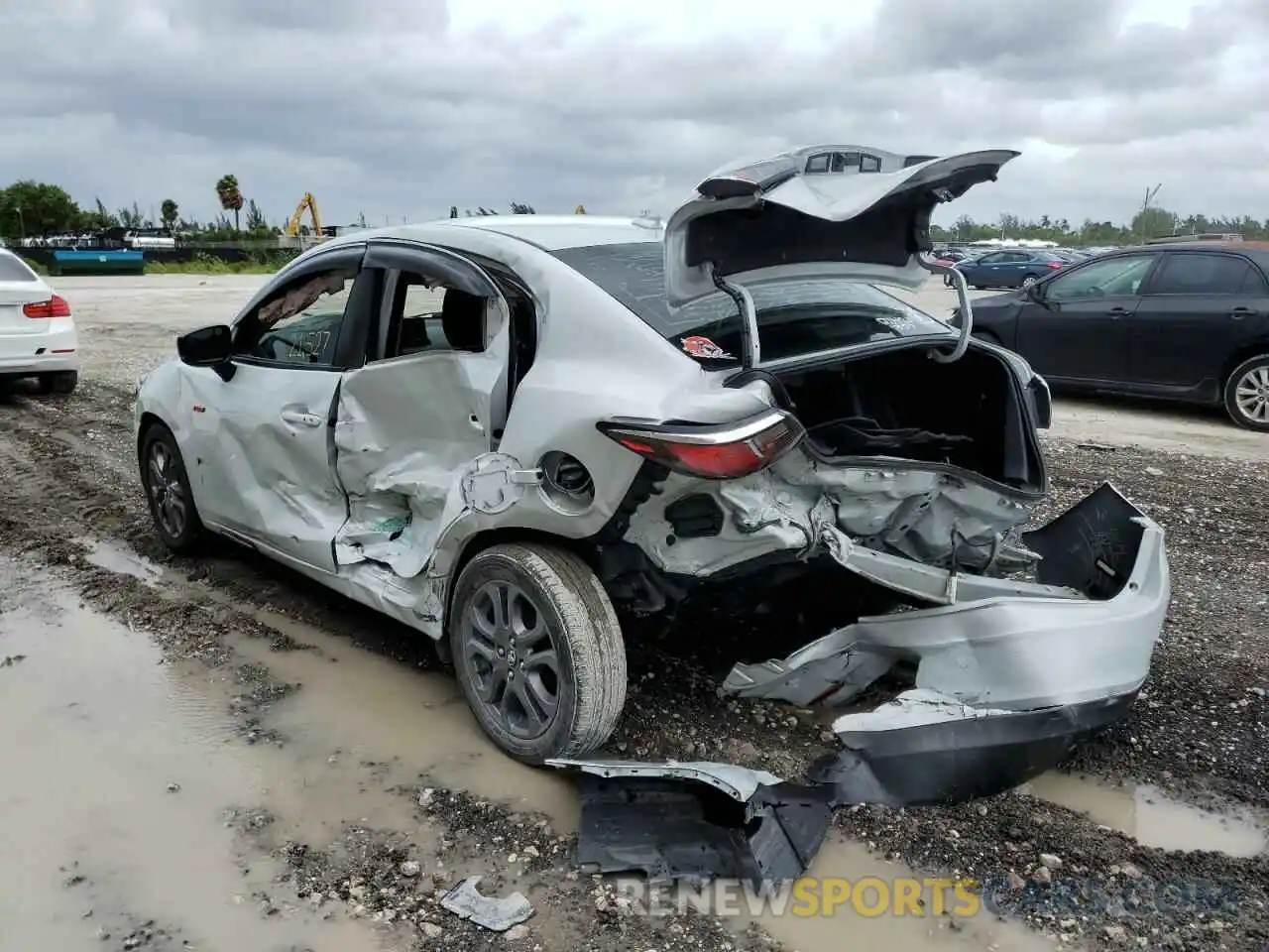 3 Photograph of a damaged car 3MYDLBYV5KY516238 TOYOTA YARIS 2019