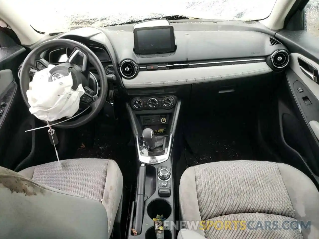 8 Photograph of a damaged car 3MYDLBYV5KY516885 TOYOTA YARIS 2019