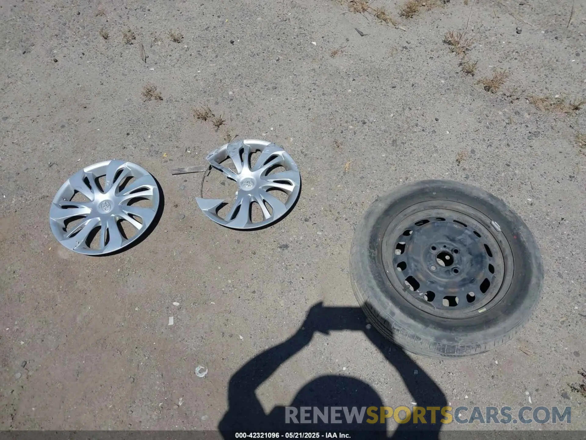 12 Photograph of a damaged car 3MYDLBYV5KY521066 TOYOTA YARIS 2019