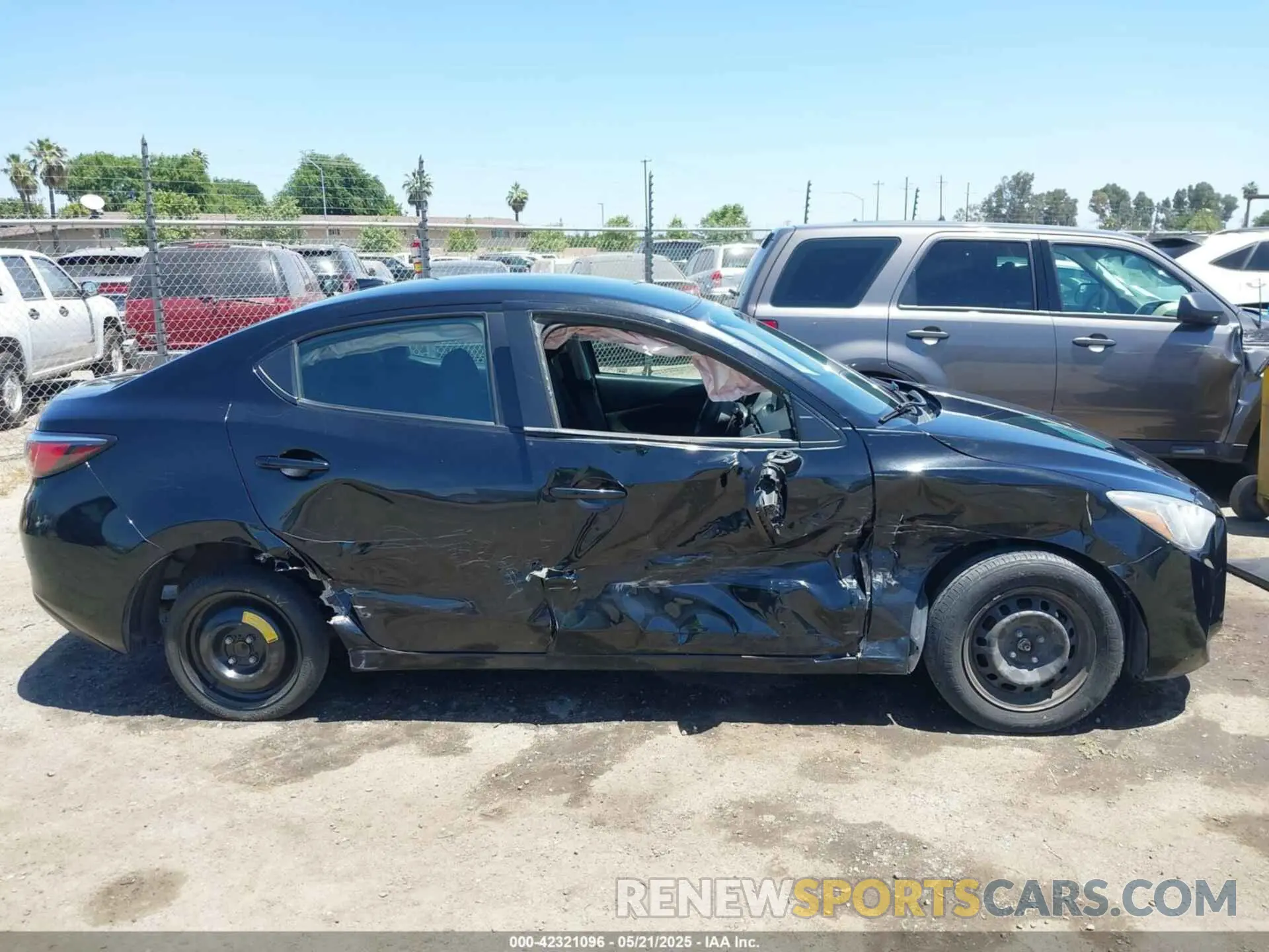 14 Photograph of a damaged car 3MYDLBYV5KY521066 TOYOTA YARIS 2019