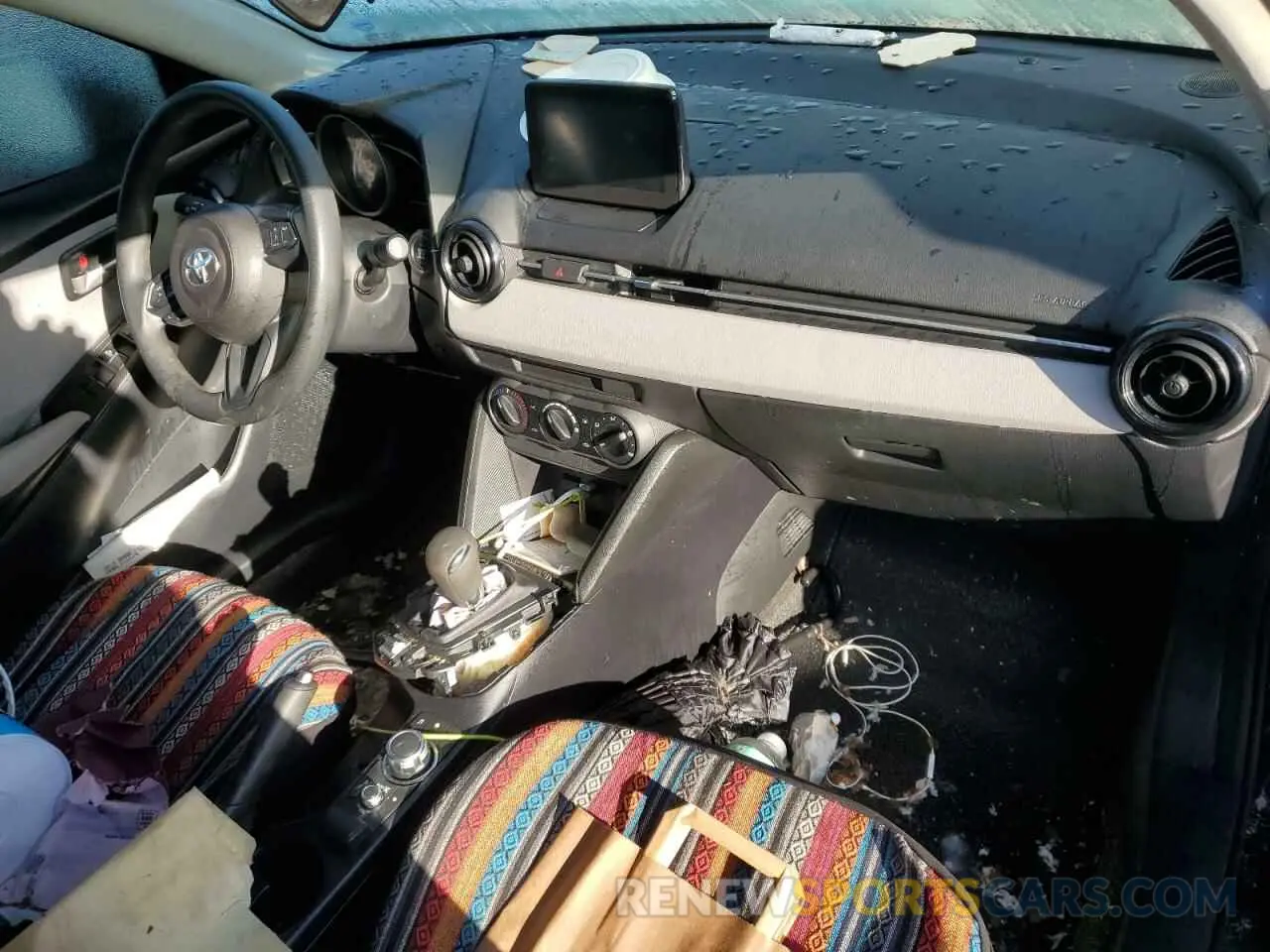 8 Photograph of a damaged car 3MYDLBYV5KY521567 TOYOTA YARIS 2019