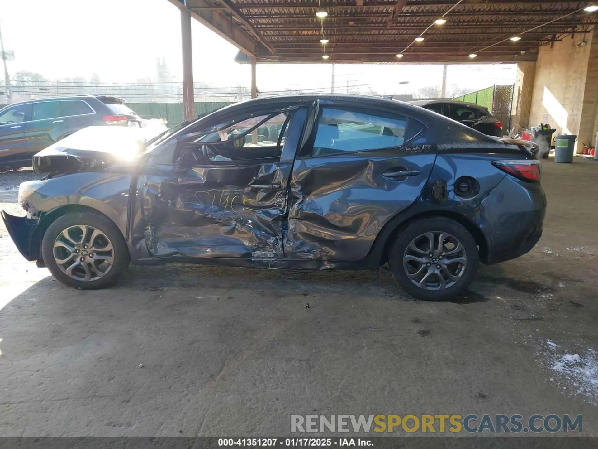 14 Photograph of a damaged car 3MYDLBYV5KY526946 TOYOTA YARIS 2019