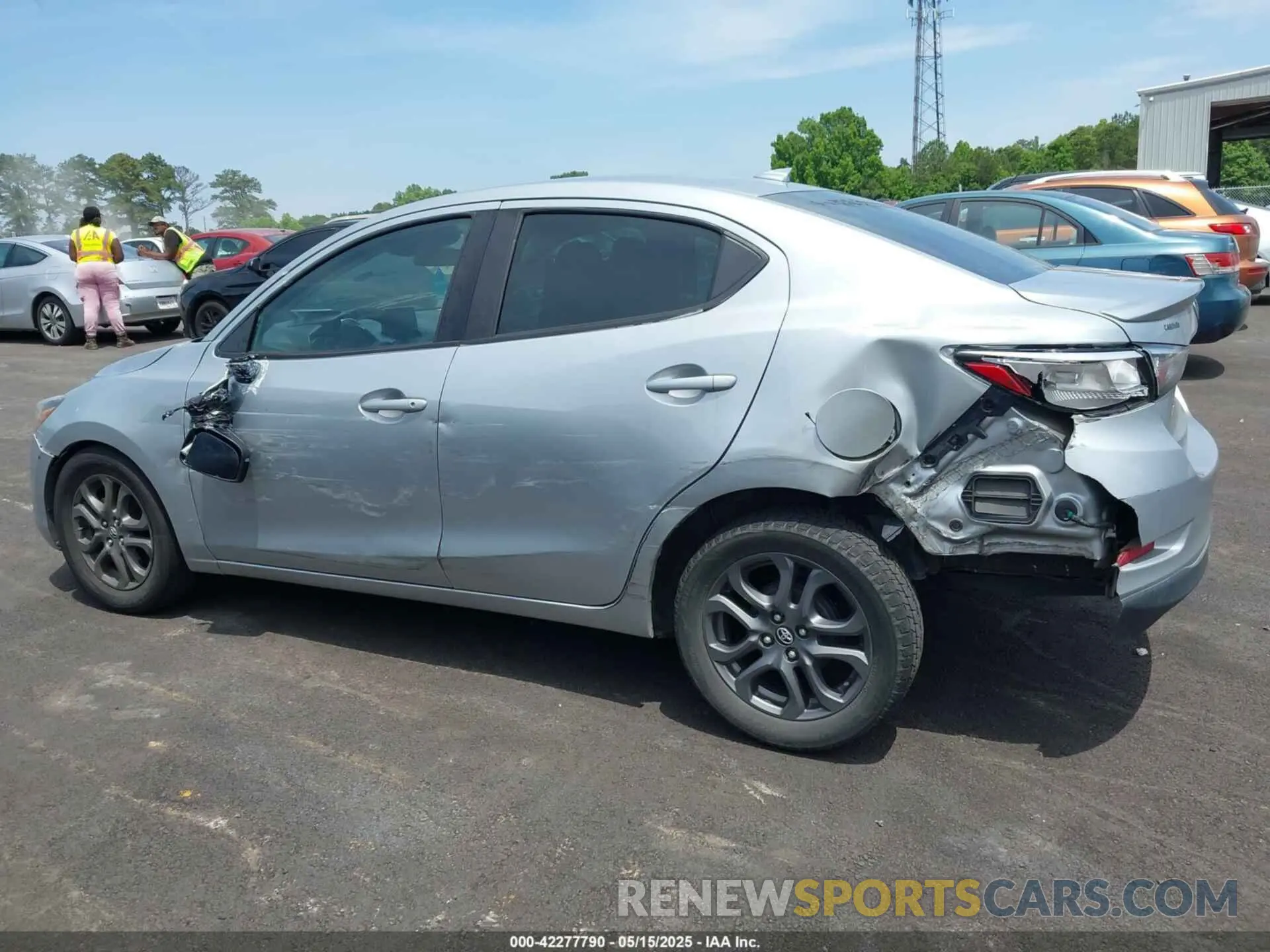 14 Photograph of a damaged car 3MYDLBYV6KY516605 TOYOTA YARIS 2019
