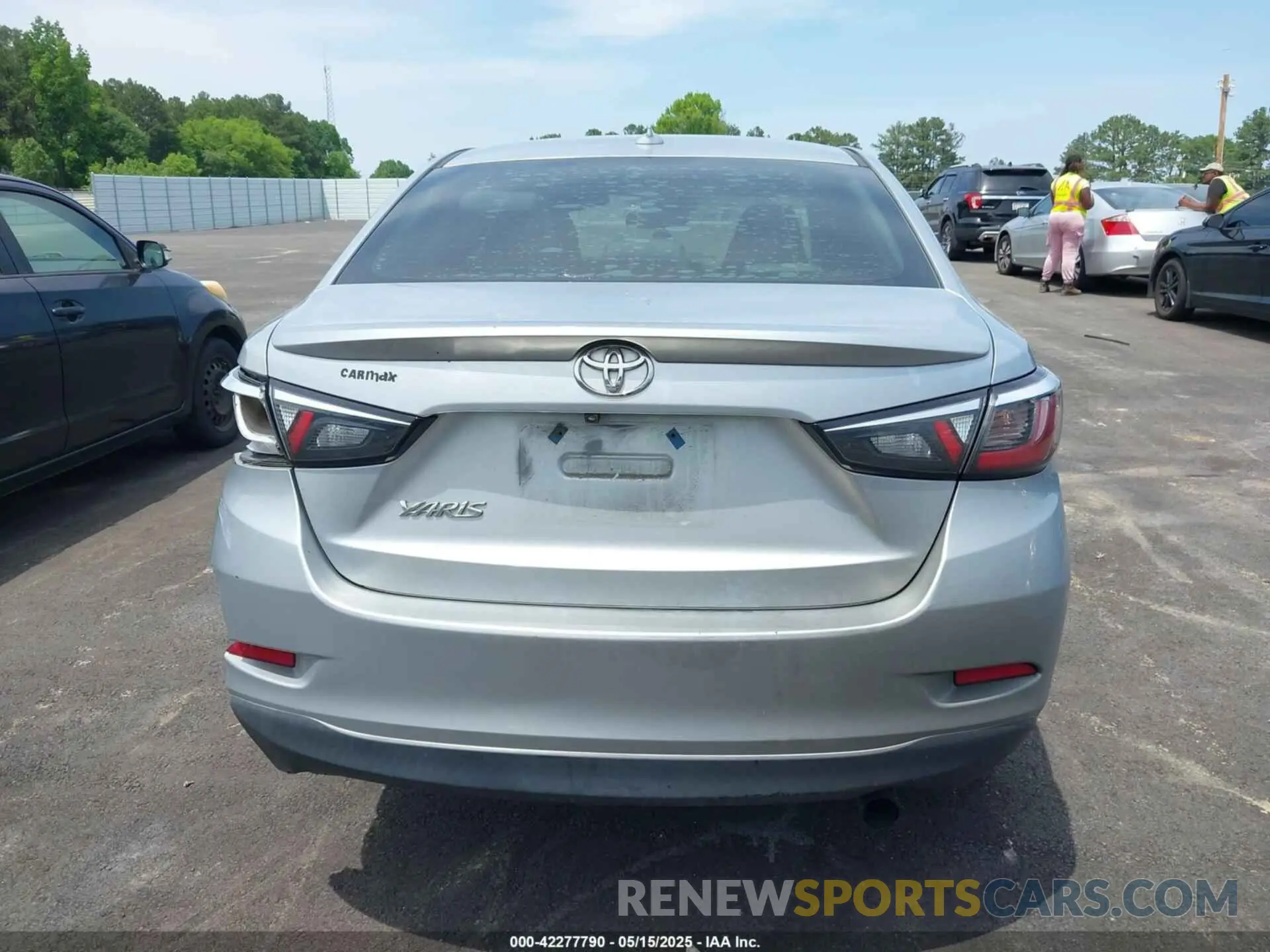 16 Photograph of a damaged car 3MYDLBYV6KY516605 TOYOTA YARIS 2019