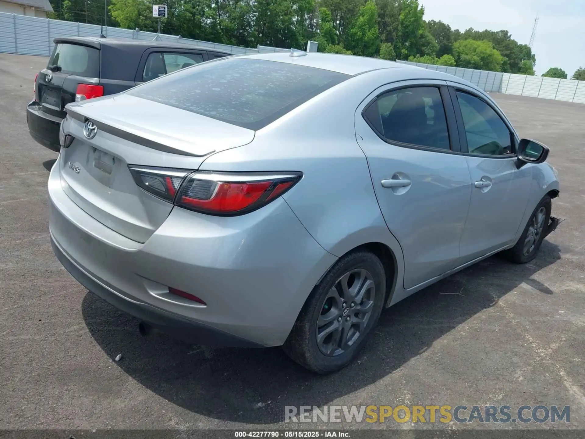 4 Photograph of a damaged car 3MYDLBYV6KY516605 TOYOTA YARIS 2019