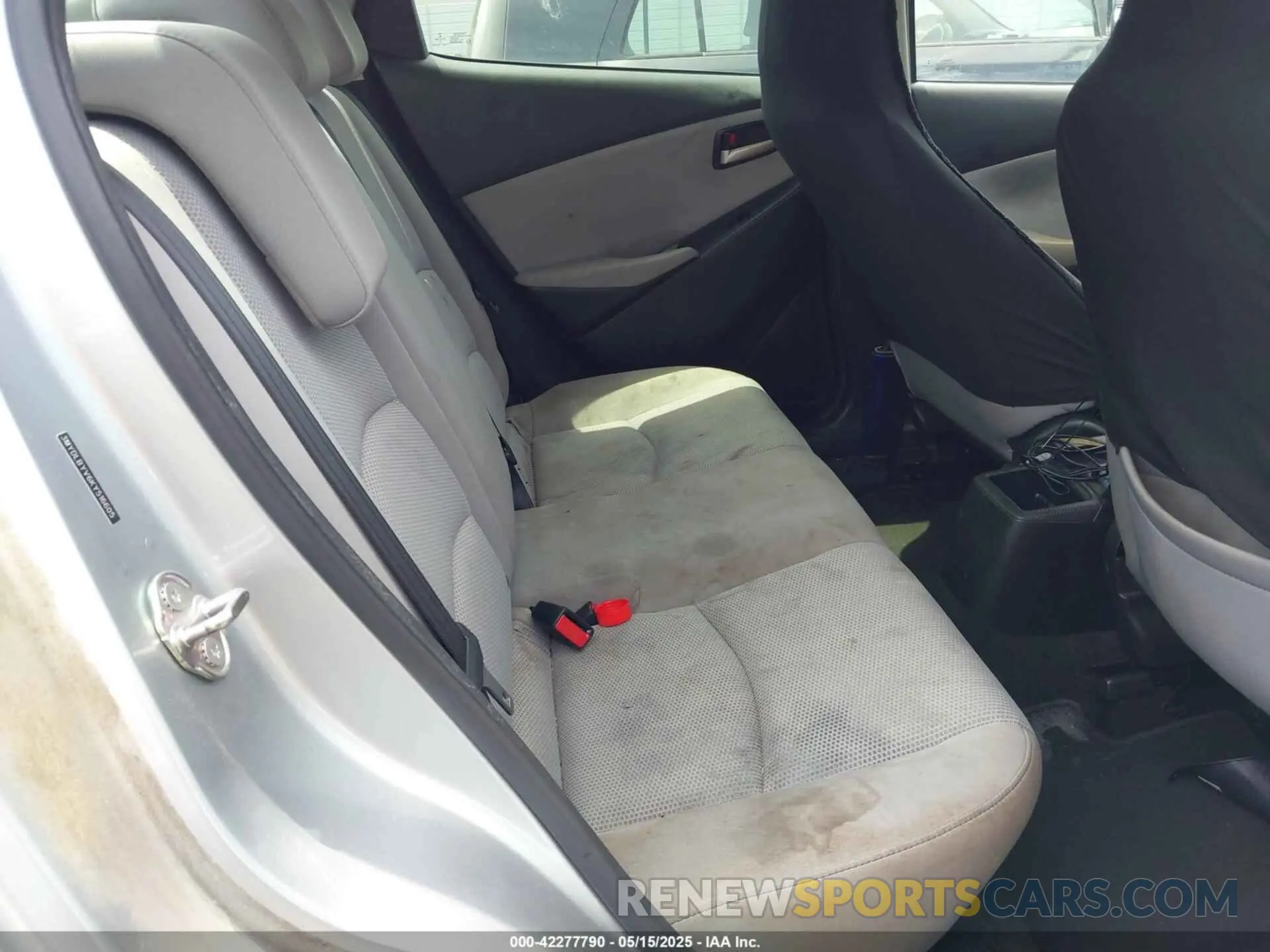 8 Photograph of a damaged car 3MYDLBYV6KY516605 TOYOTA YARIS 2019