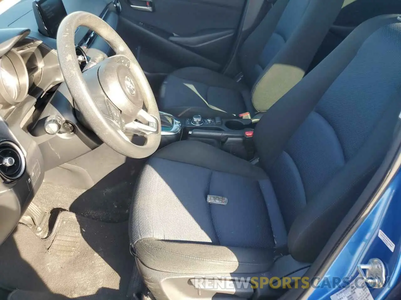 7 Photograph of a damaged car 3MYDLBYV6KY521903 TOYOTA YARIS 2019