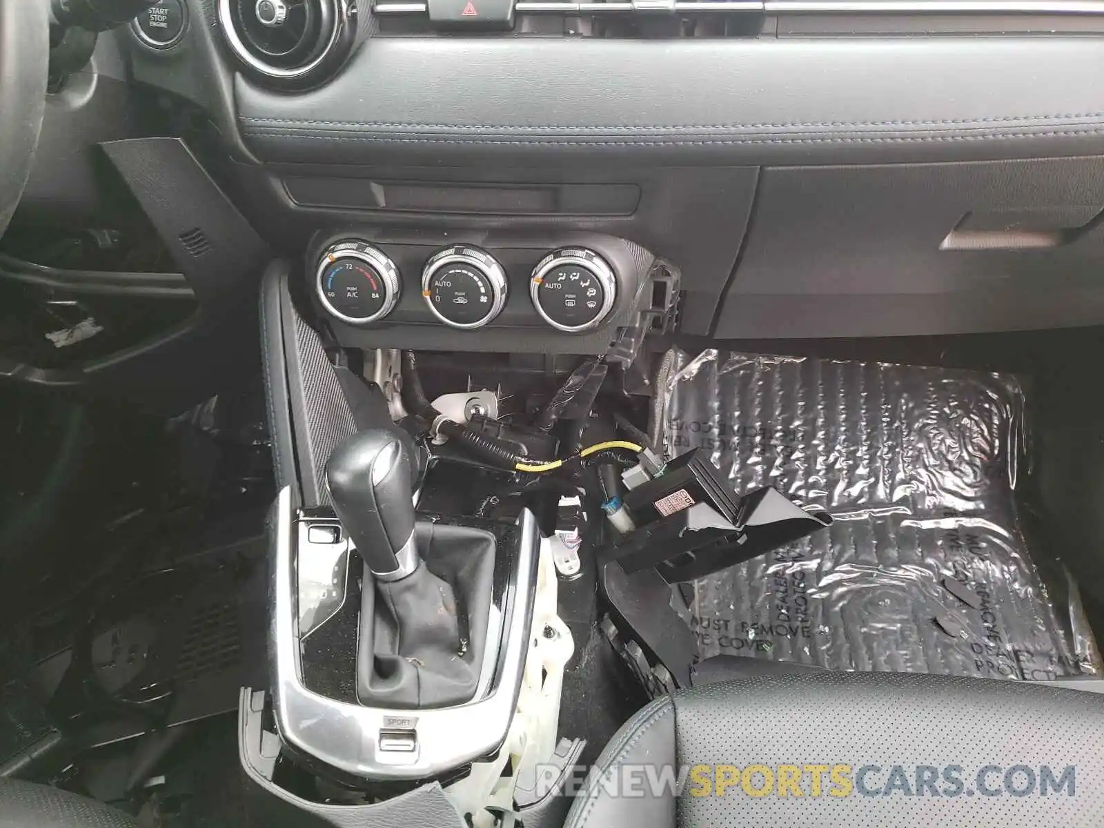 10 Photograph of a damaged car 3MYDLBYV6KY522114 TOYOTA YARIS 2019