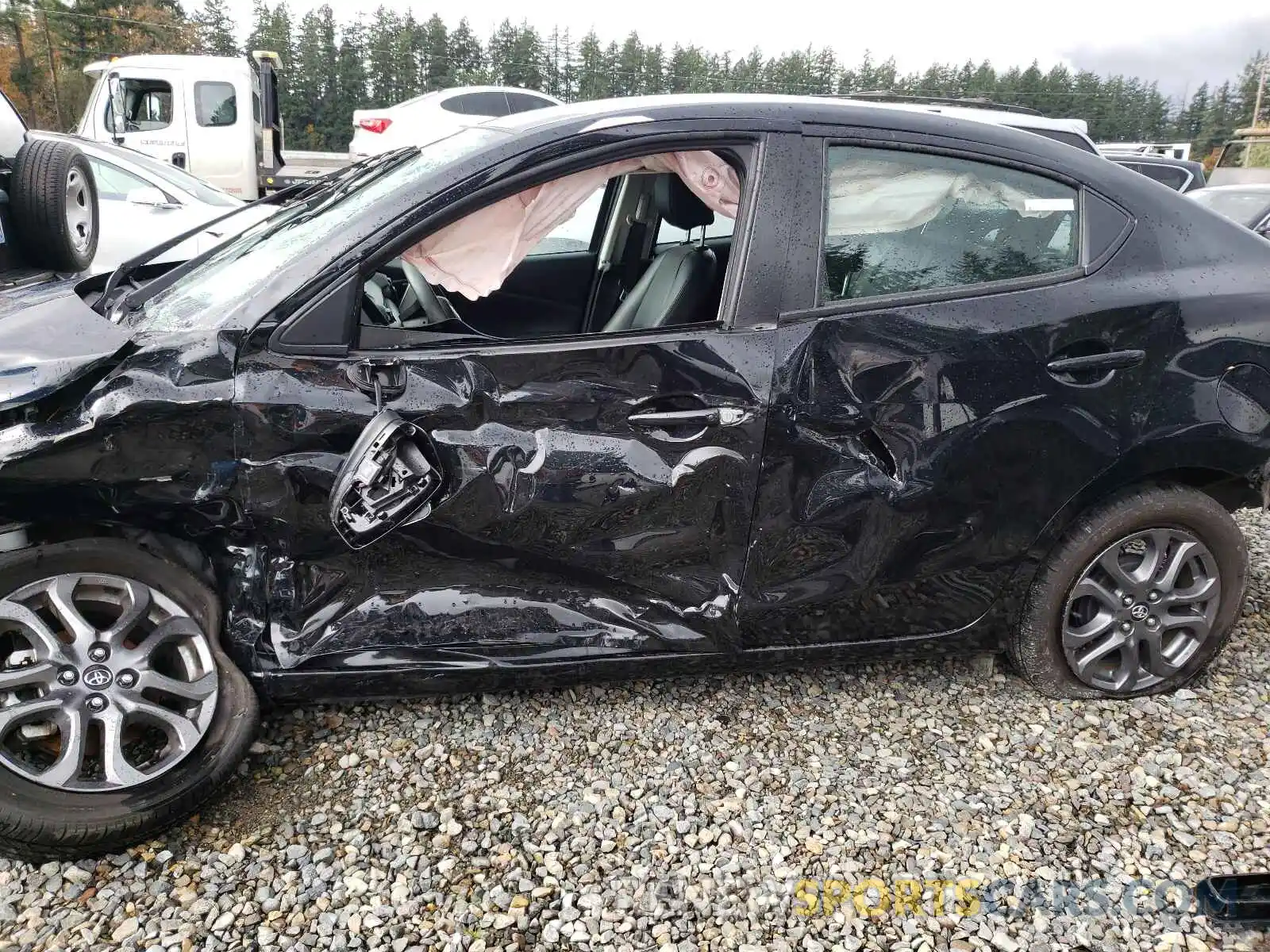 9 Photograph of a damaged car 3MYDLBYV6KY522114 TOYOTA YARIS 2019