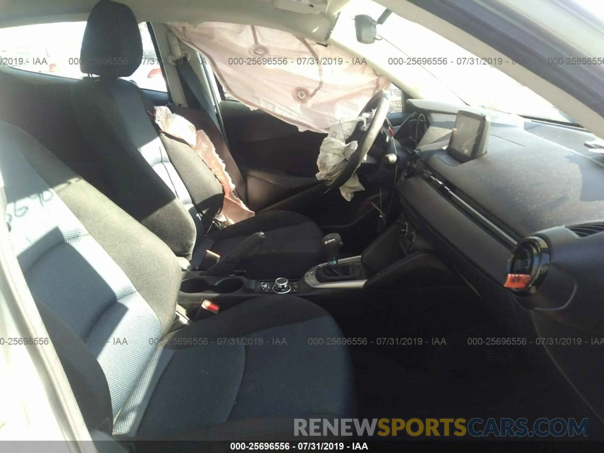 5 Photograph of a damaged car 3MYDLBYV6KY522758 TOYOTA YARIS 2019