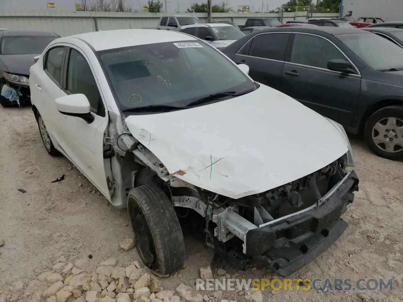 1 Photograph of a damaged car 3MYDLBYV6KY523148 TOYOTA YARIS 2019