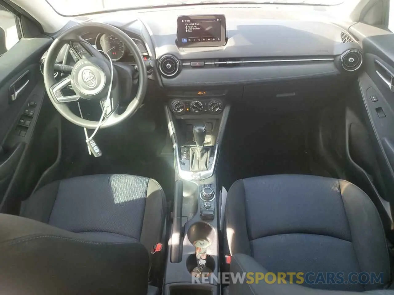 8 Photograph of a damaged car 3MYDLBYV6KY524803 TOYOTA YARIS 2019