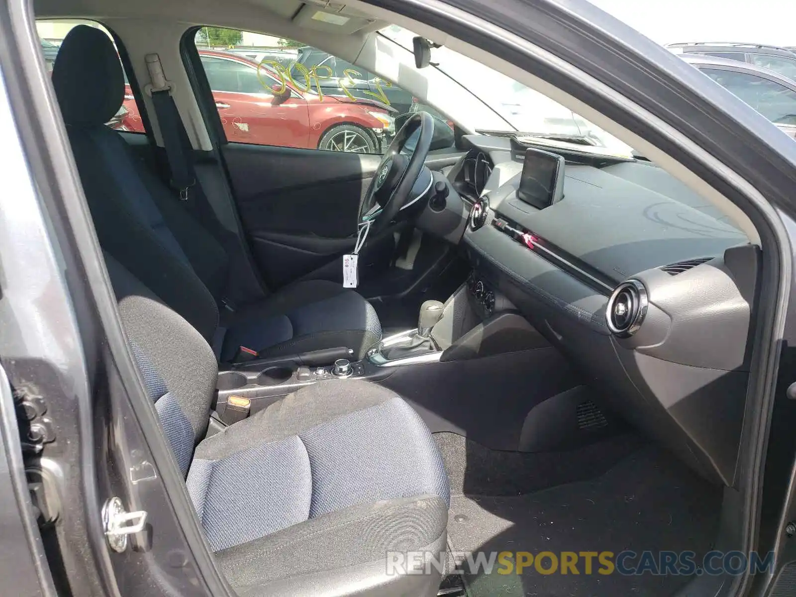 5 Photograph of a damaged car 3MYDLBYV6KY528348 TOYOTA YARIS 2019