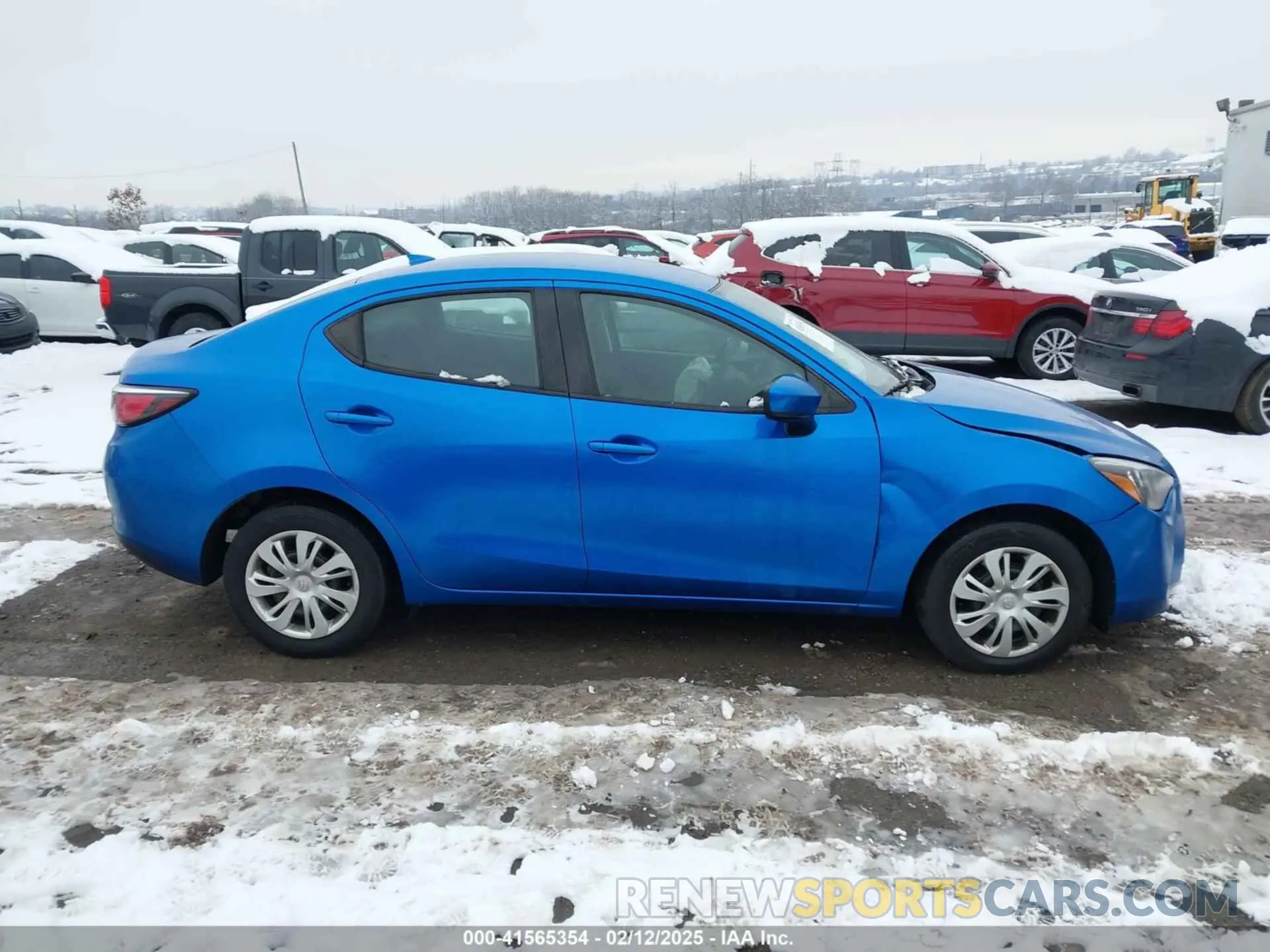 13 Photograph of a damaged car 3MYDLBYV6KY528625 TOYOTA YARIS 2019