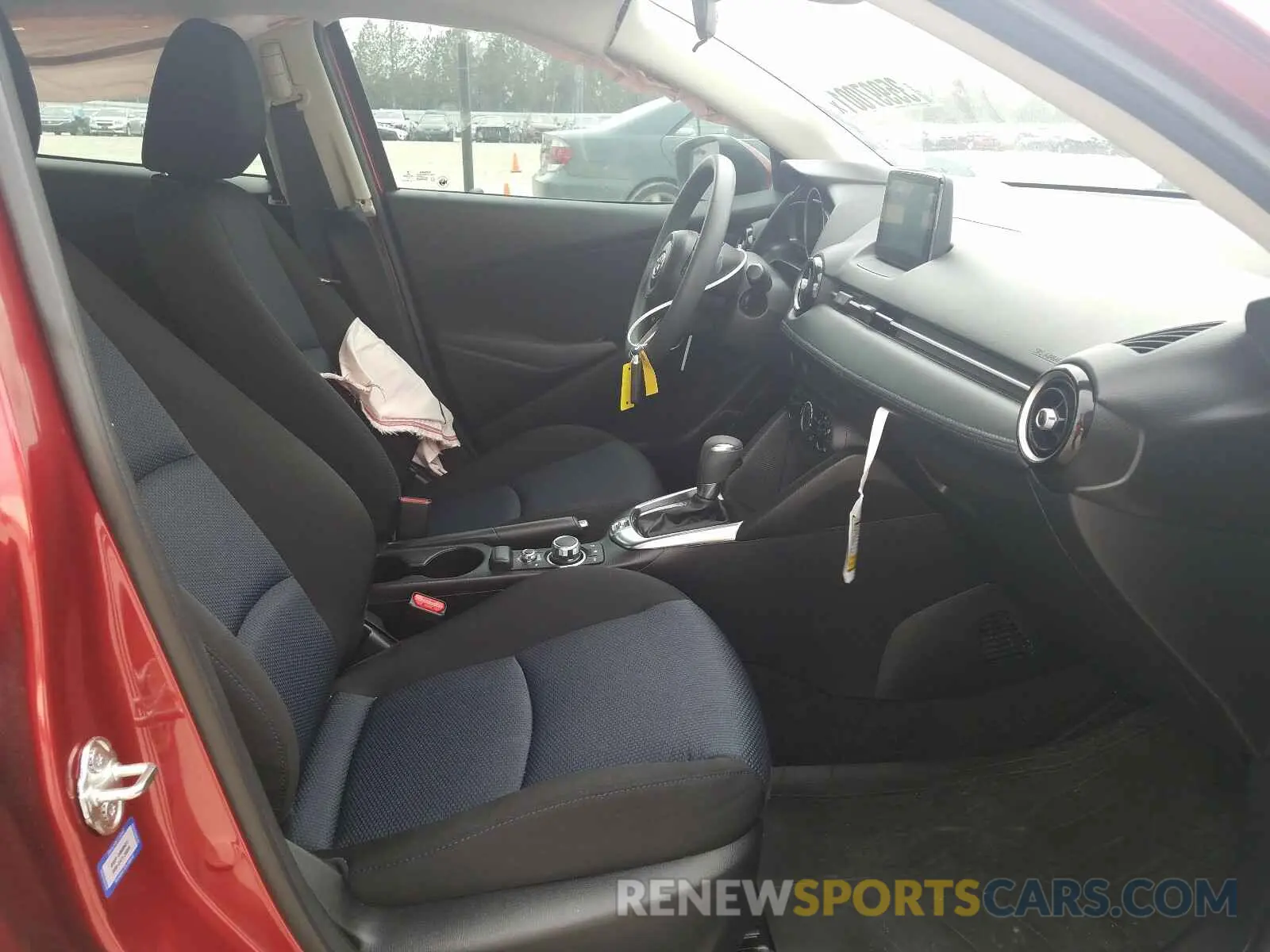 5 Photograph of a damaged car 3MYDLBYV7KY500381 TOYOTA YARIS 2019