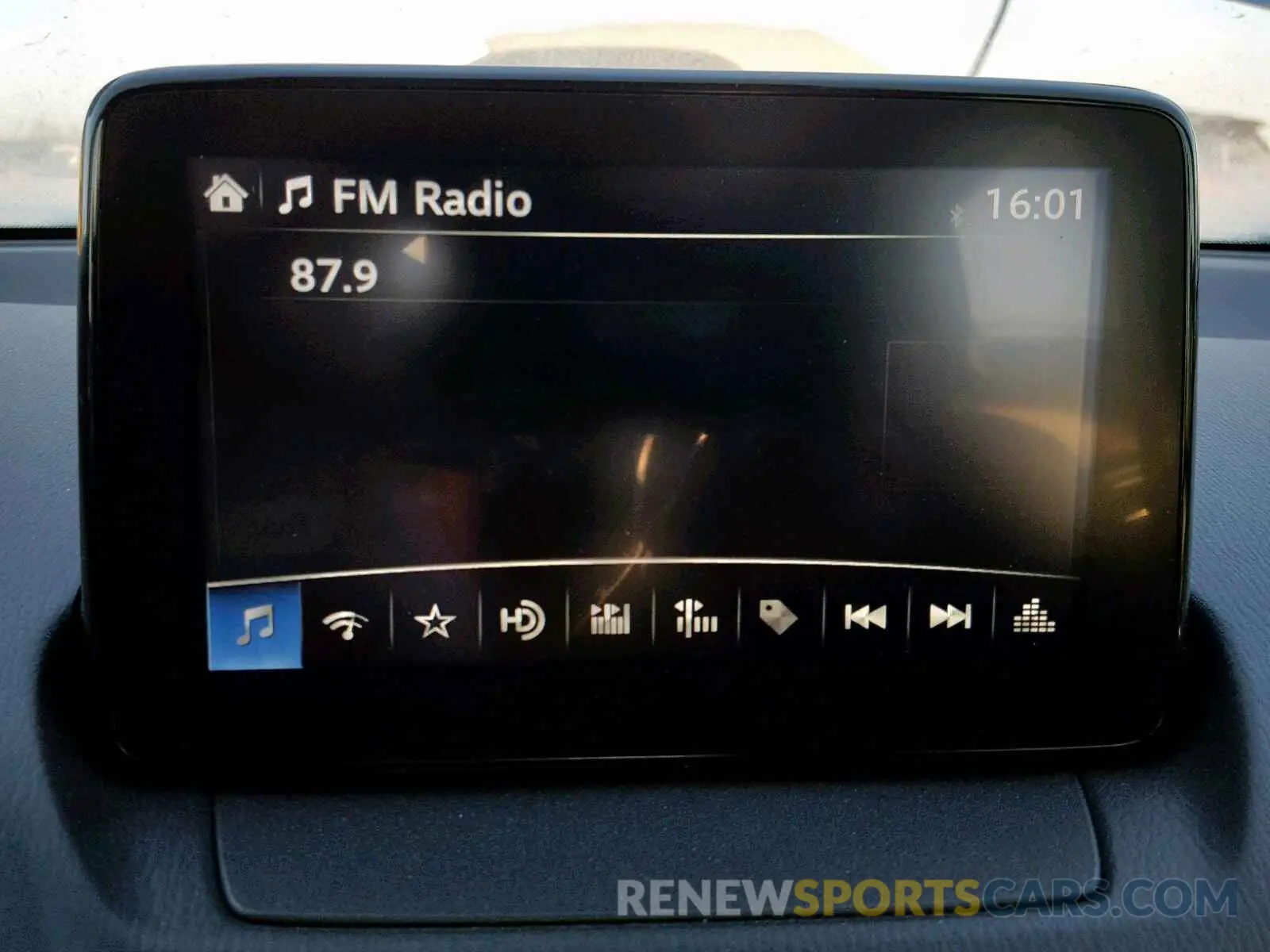 9 Photograph of a damaged car 3MYDLBYV7KY506682 TOYOTA YARIS 2019