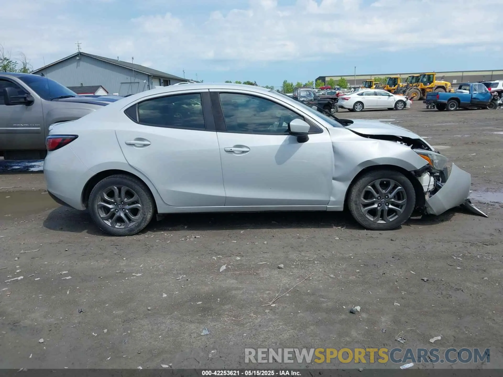 13 Photograph of a damaged car 3MYDLBYV7KY506813 TOYOTA YARIS 2019