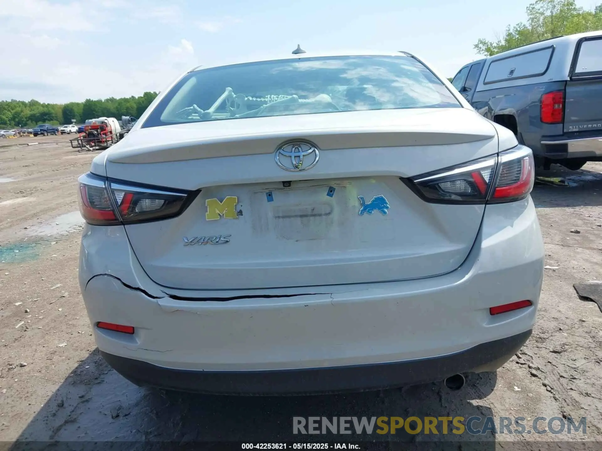 16 Photograph of a damaged car 3MYDLBYV7KY506813 TOYOTA YARIS 2019