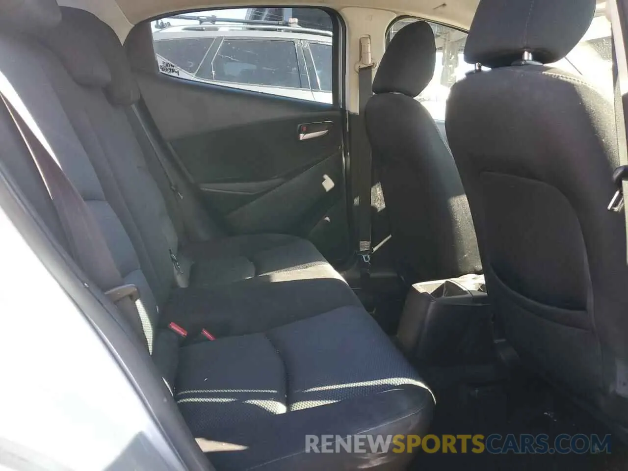 10 Photograph of a damaged car 3MYDLBYV7KY508173 TOYOTA YARIS 2019
