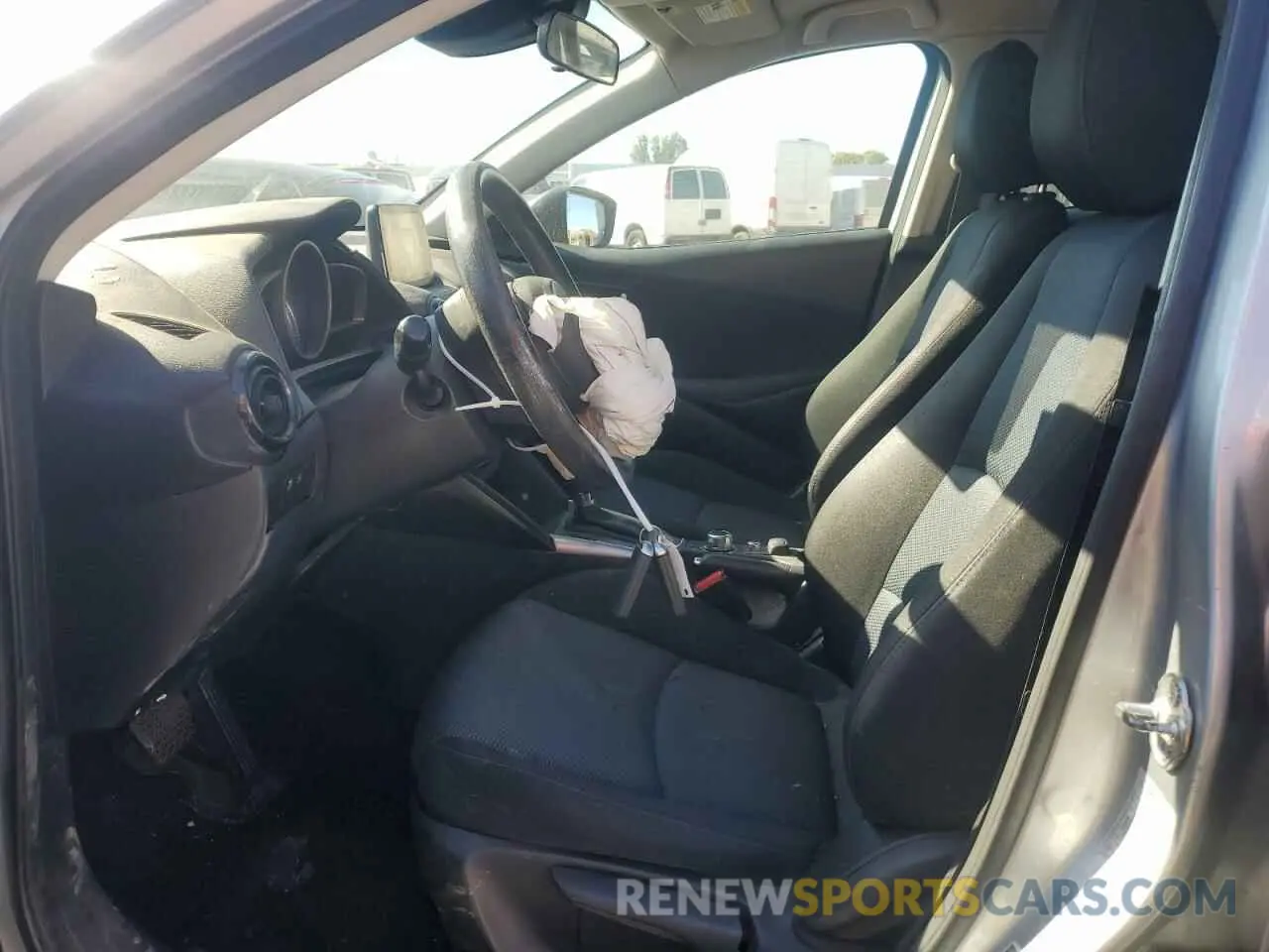 7 Photograph of a damaged car 3MYDLBYV7KY508173 TOYOTA YARIS 2019