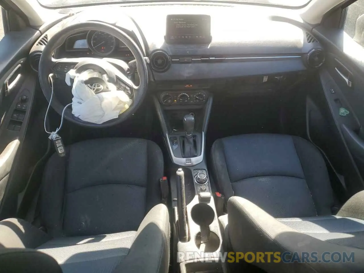 8 Photograph of a damaged car 3MYDLBYV7KY508173 TOYOTA YARIS 2019