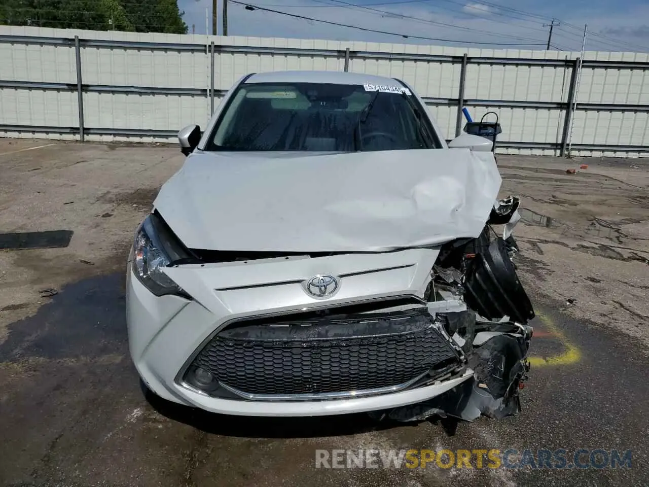 5 Photograph of a damaged car 3MYDLBYV7KY519027 TOYOTA YARIS 2019