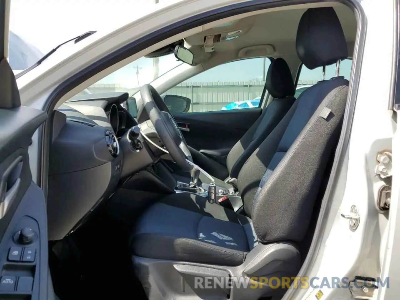 7 Photograph of a damaged car 3MYDLBYV7KY519027 TOYOTA YARIS 2019