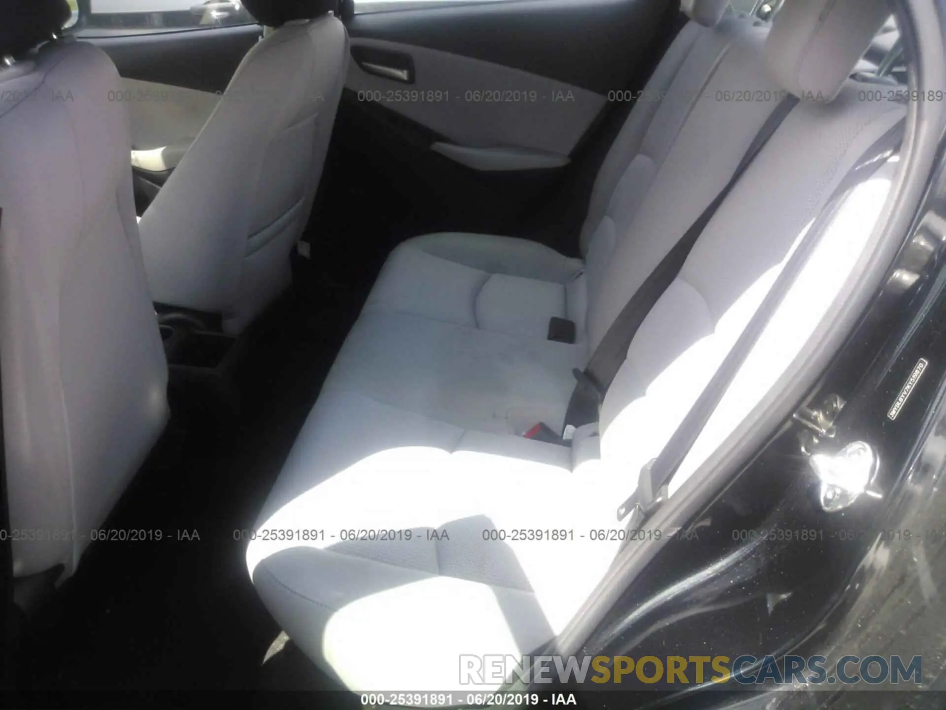 8 Photograph of a damaged car 3MYDLBYV7KY519870 TOYOTA YARIS 2019