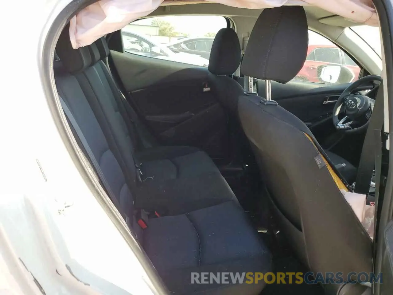 10 Photograph of a damaged car 3MYDLBYV7KY521344 TOYOTA YARIS 2019