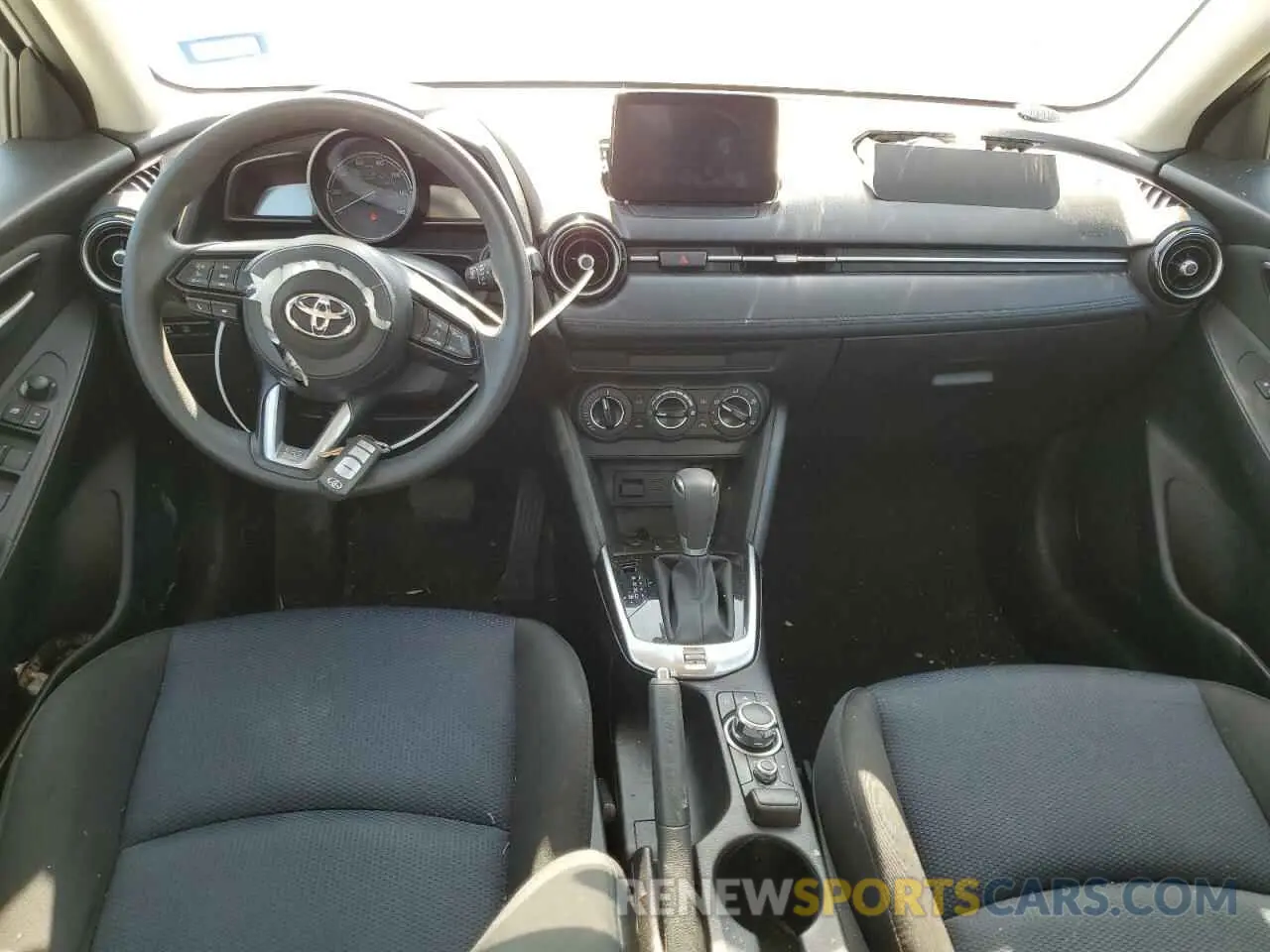 8 Photograph of a damaged car 3MYDLBYV7KY521344 TOYOTA YARIS 2019