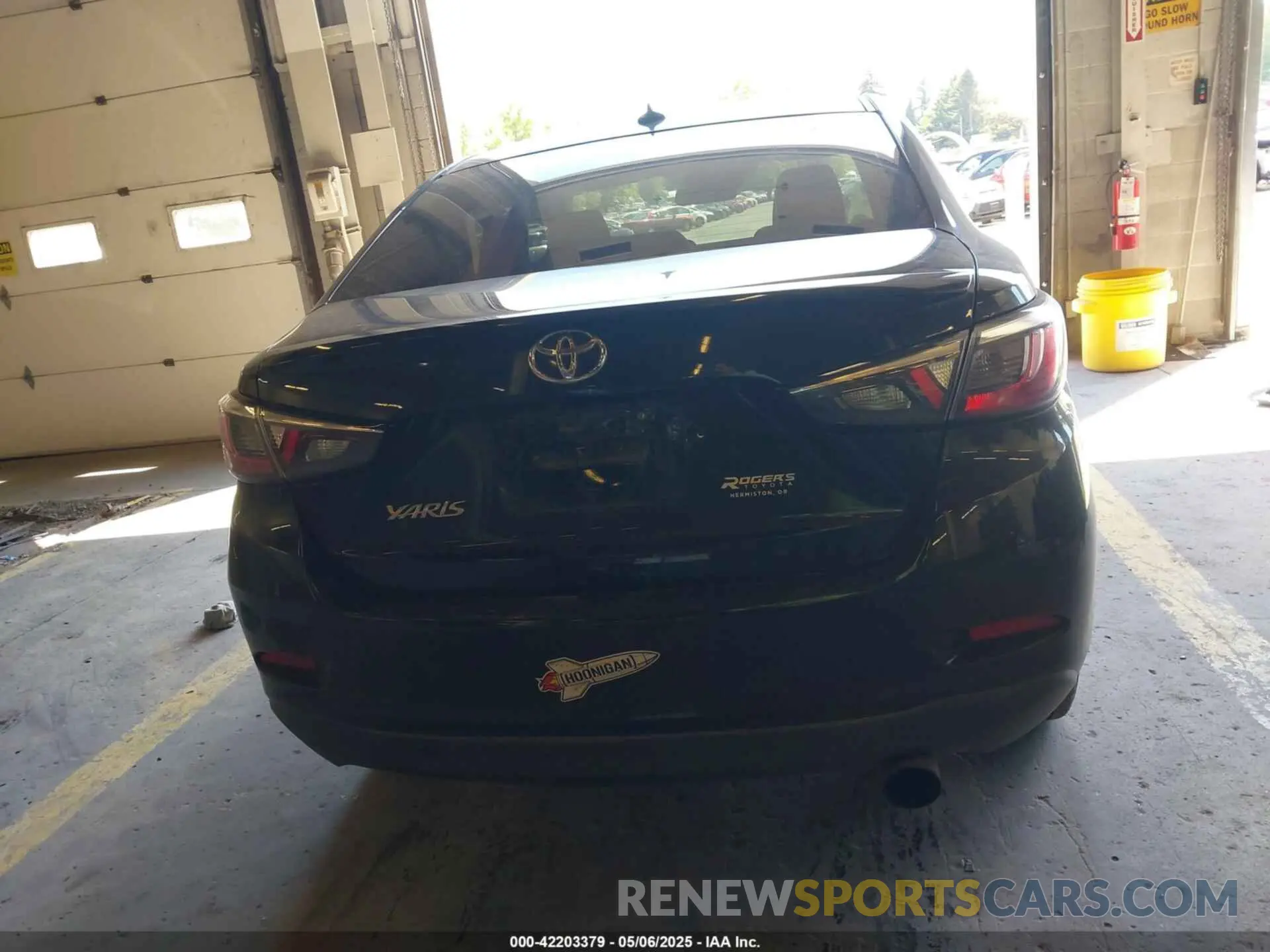 16 Photograph of a damaged car 3MYDLBYV7KY521585 TOYOTA YARIS 2019