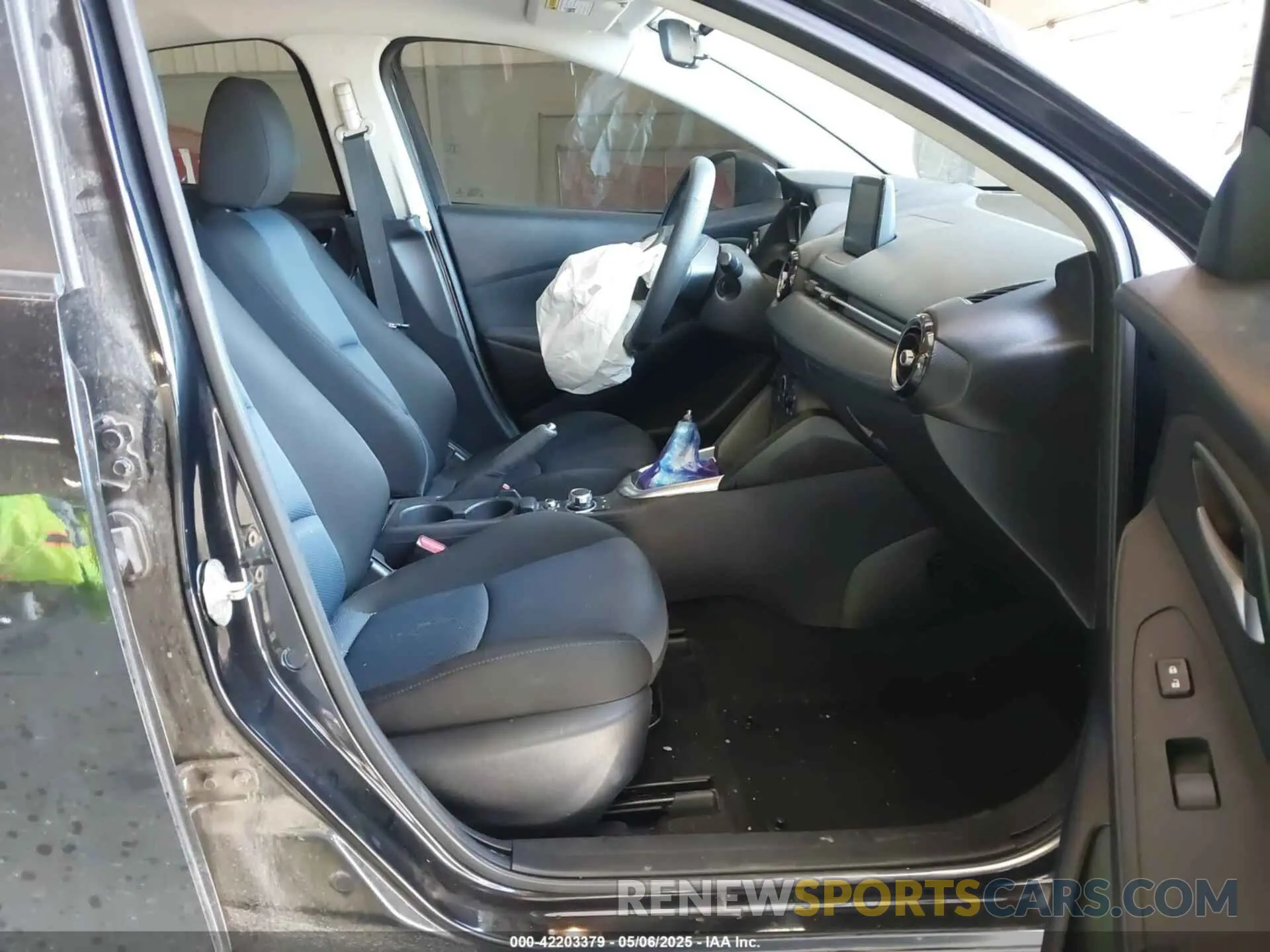 5 Photograph of a damaged car 3MYDLBYV7KY521585 TOYOTA YARIS 2019