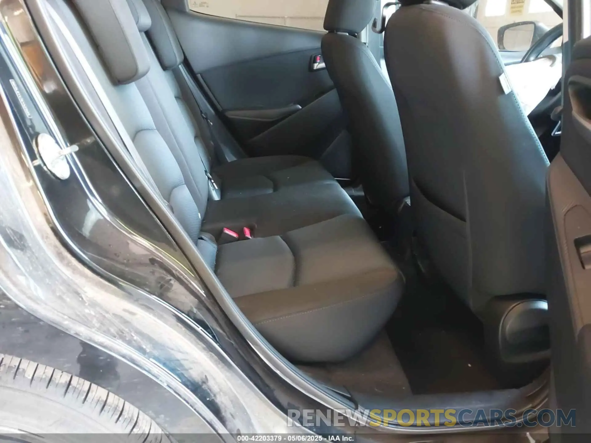 8 Photograph of a damaged car 3MYDLBYV7KY521585 TOYOTA YARIS 2019