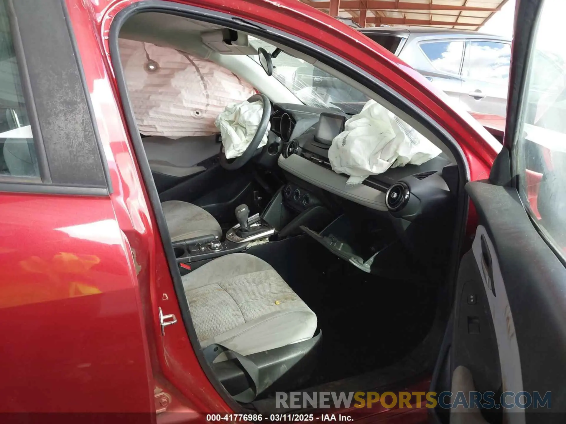 5 Photograph of a damaged car 3MYDLBYV7KY523076 TOYOTA YARIS 2019